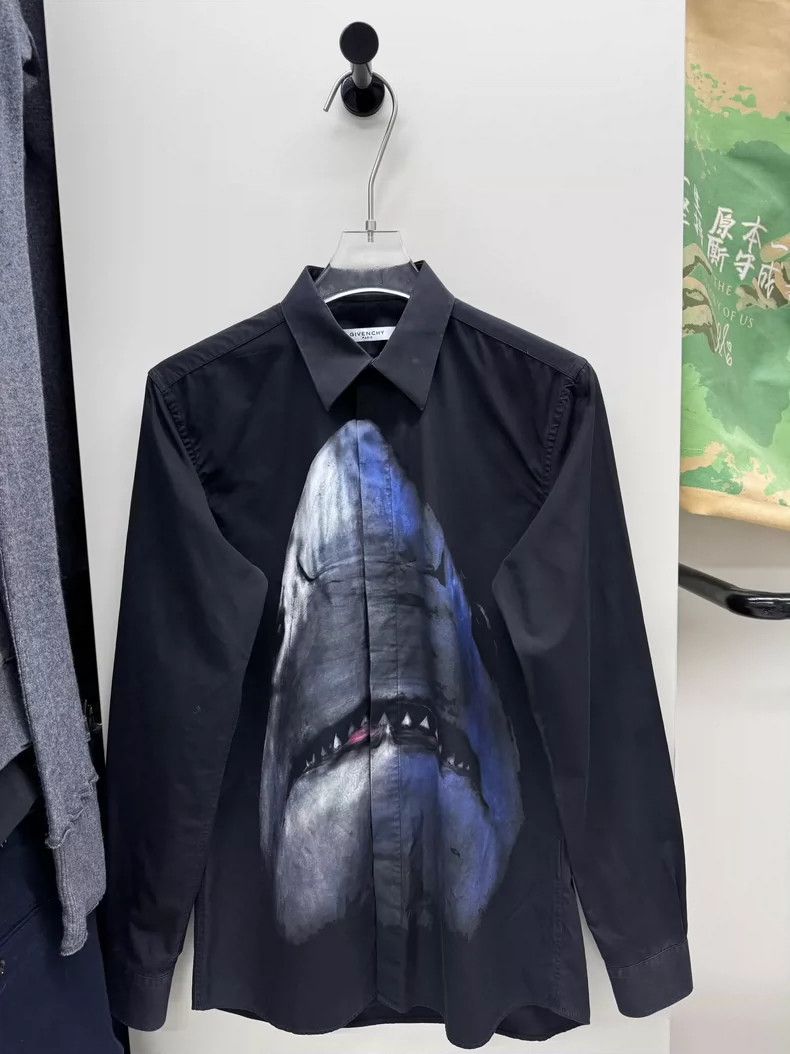 Givenchy Givenchy Size37 Shark Shirt Size US M / EU 48-50 / 2 - 1 Thumbnail