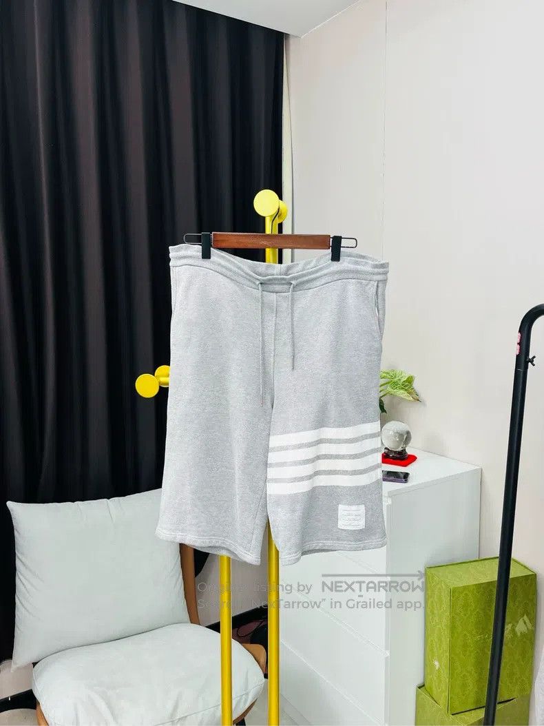 Thom Browne Thom Browne size 2 Gray Four-Stripe Shorts Size US 28 / EU 44 - 1 Thumbnail