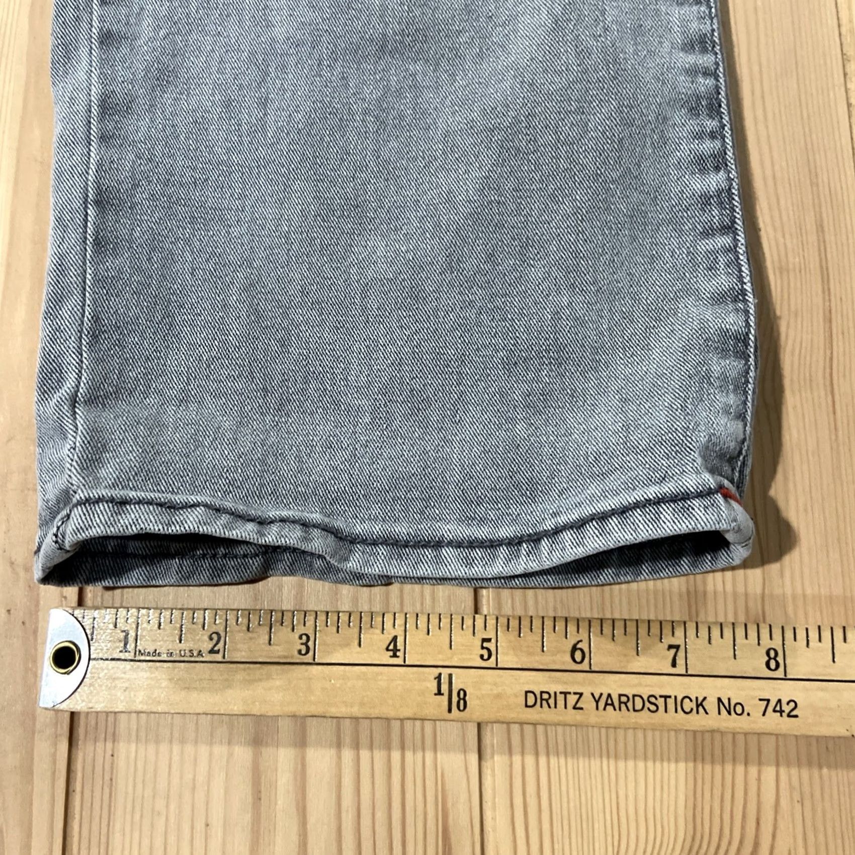 True Religion VINTAGE? No. True Religion Ricky Jeans Men 32 Regular Corduroy Gray 34 Inseam Relaxed Straight Pants Size US 32 / EU 48 - 6 Thumbnail