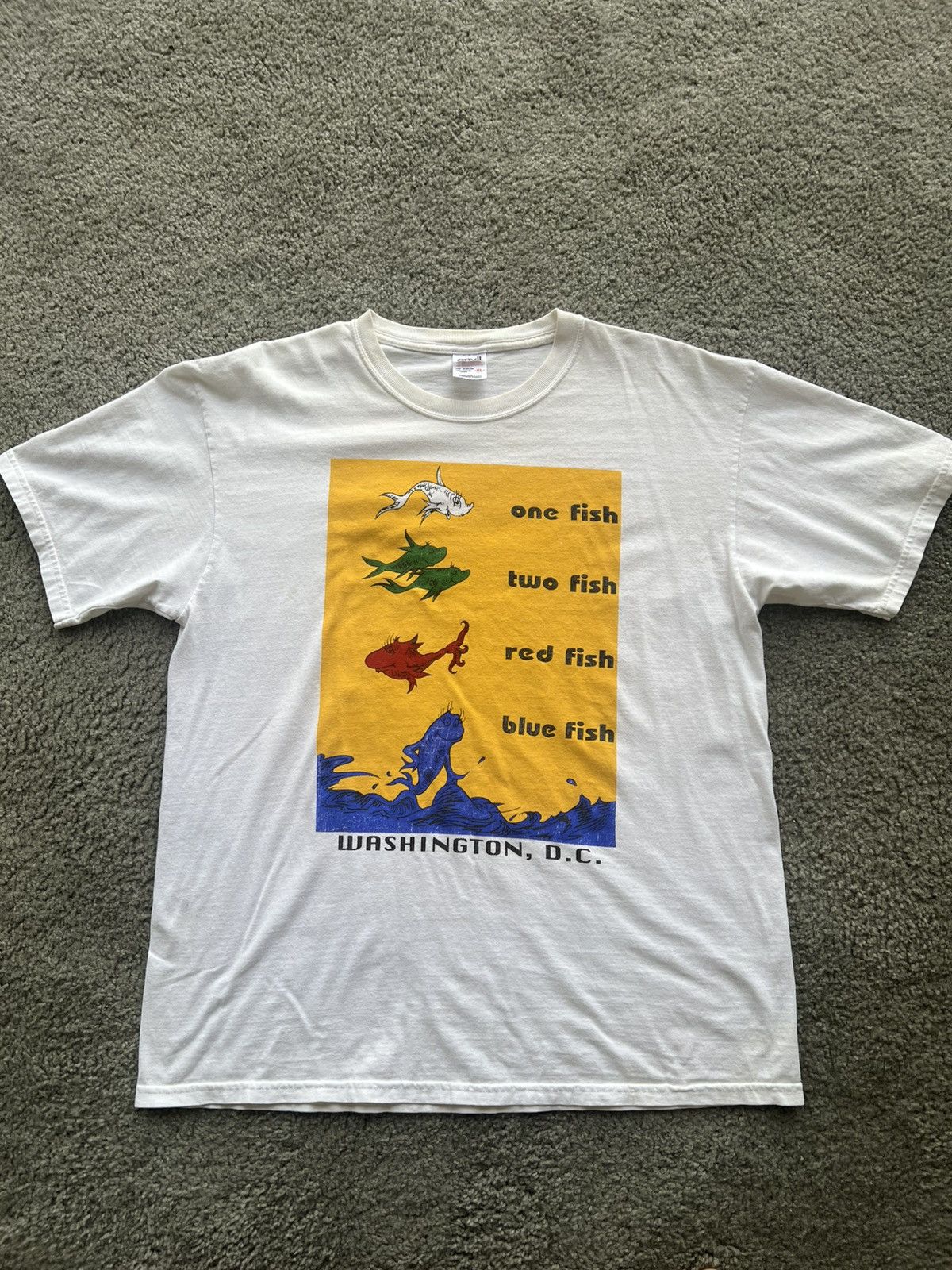 Vintage Dr. Seuss ‘One Fish, Two Fish, Red Fish, Blue Fish’ Tee Size US XL / EU 56 / 4 - 1 Thumbnail