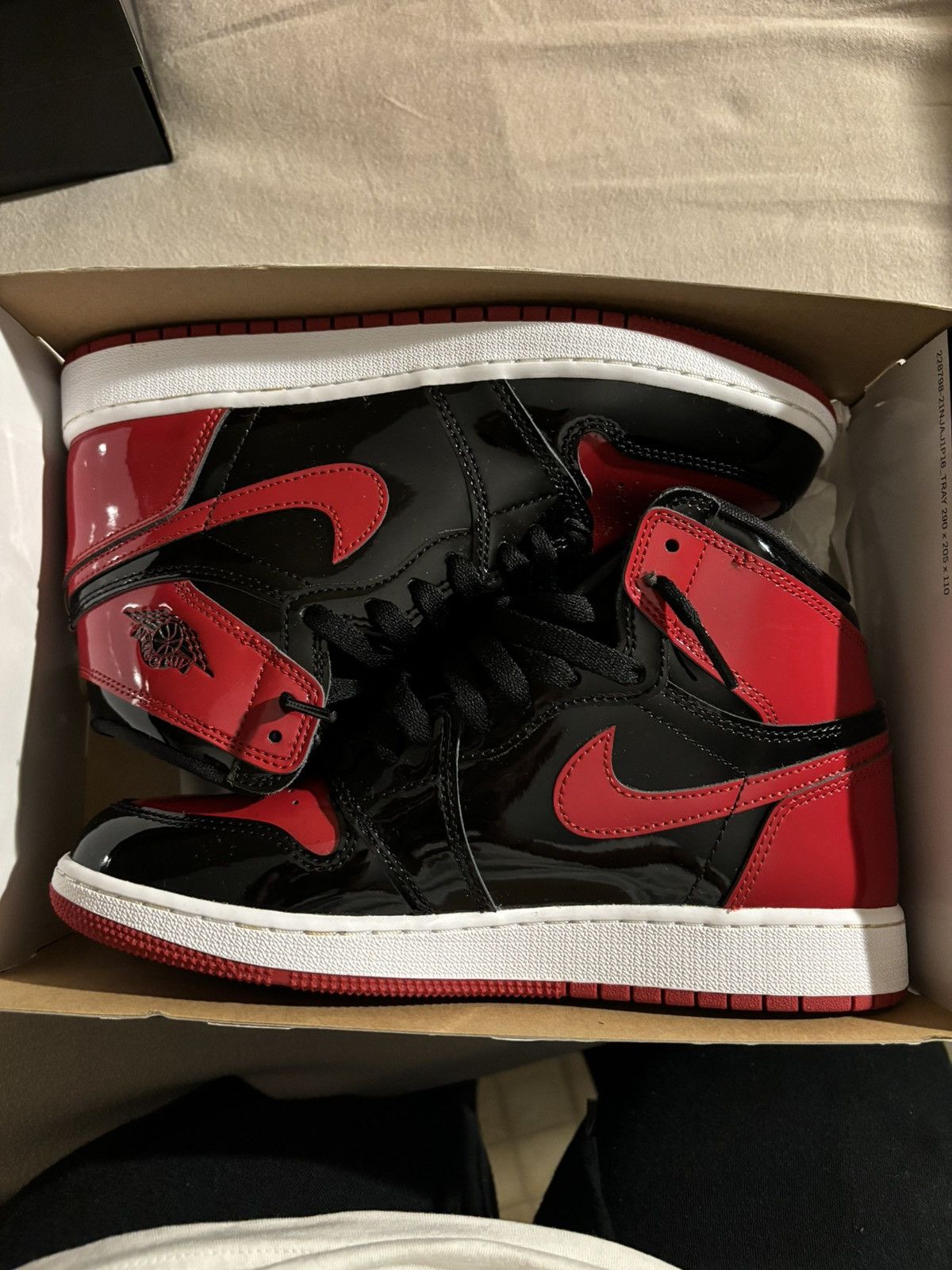 Jordan Brand × Nike Air Jordan 1 Retro High OG ‘Patent Bred’ Size US 7 / EU 40 - 1 Thumbnail