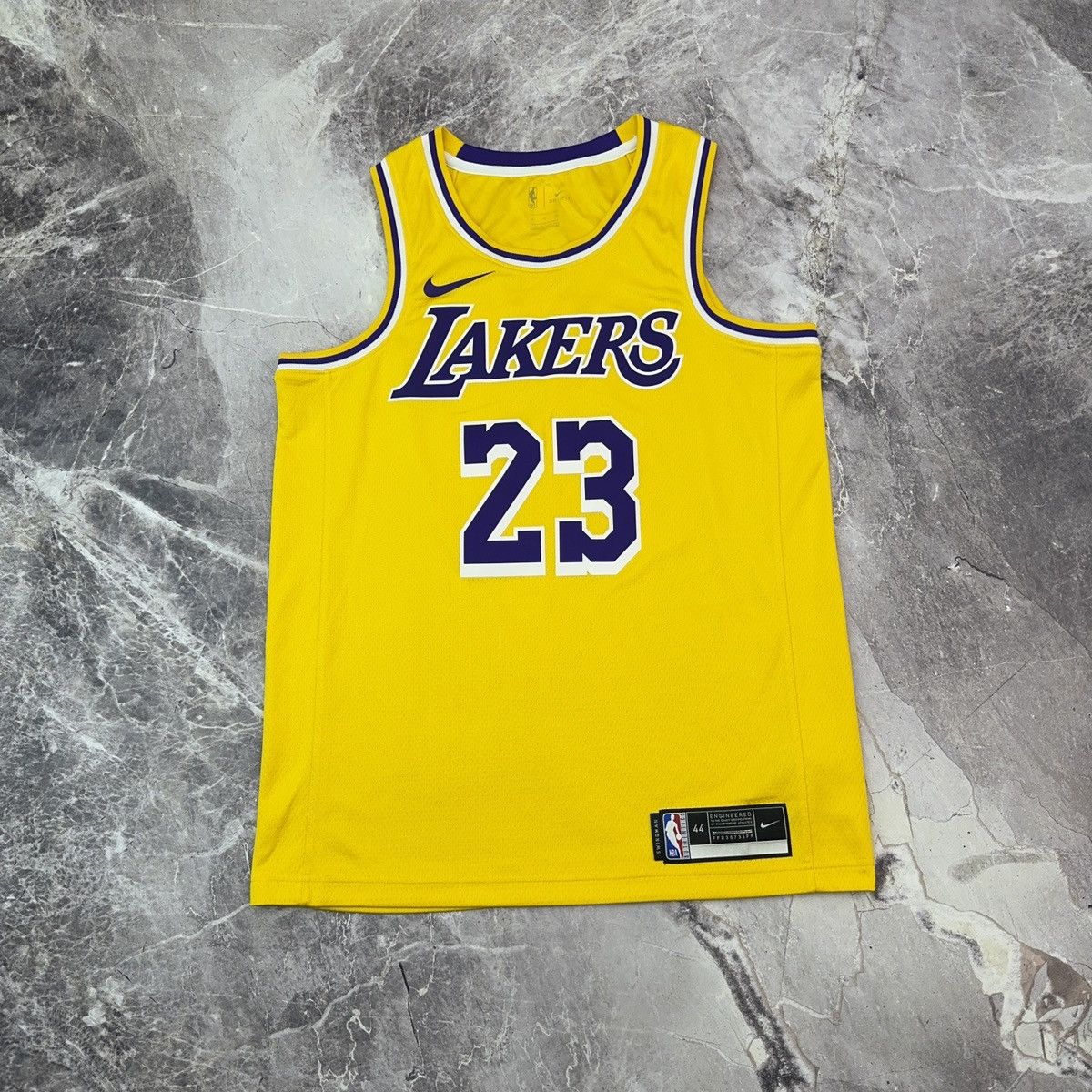 NBA × Nike Nike Swingman Los Angeles Lakers LeBron James #23 Jersey M Size US M / EU 48-50 / 2 - 3 Thumbnail