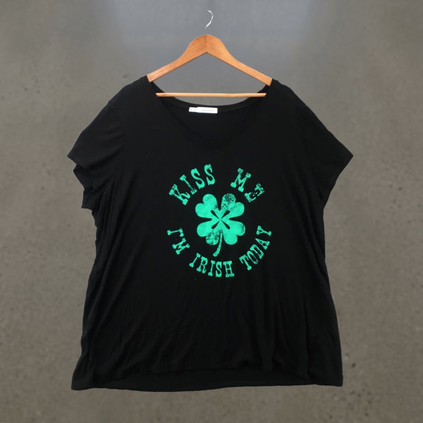 Vintage Maurices St. Patricks Tee Tshirt Top Womens 3 Black Short Sleeve V Neck Pullover Size XS / US 0-2 / IT 36-38 - 1 Thumbnail