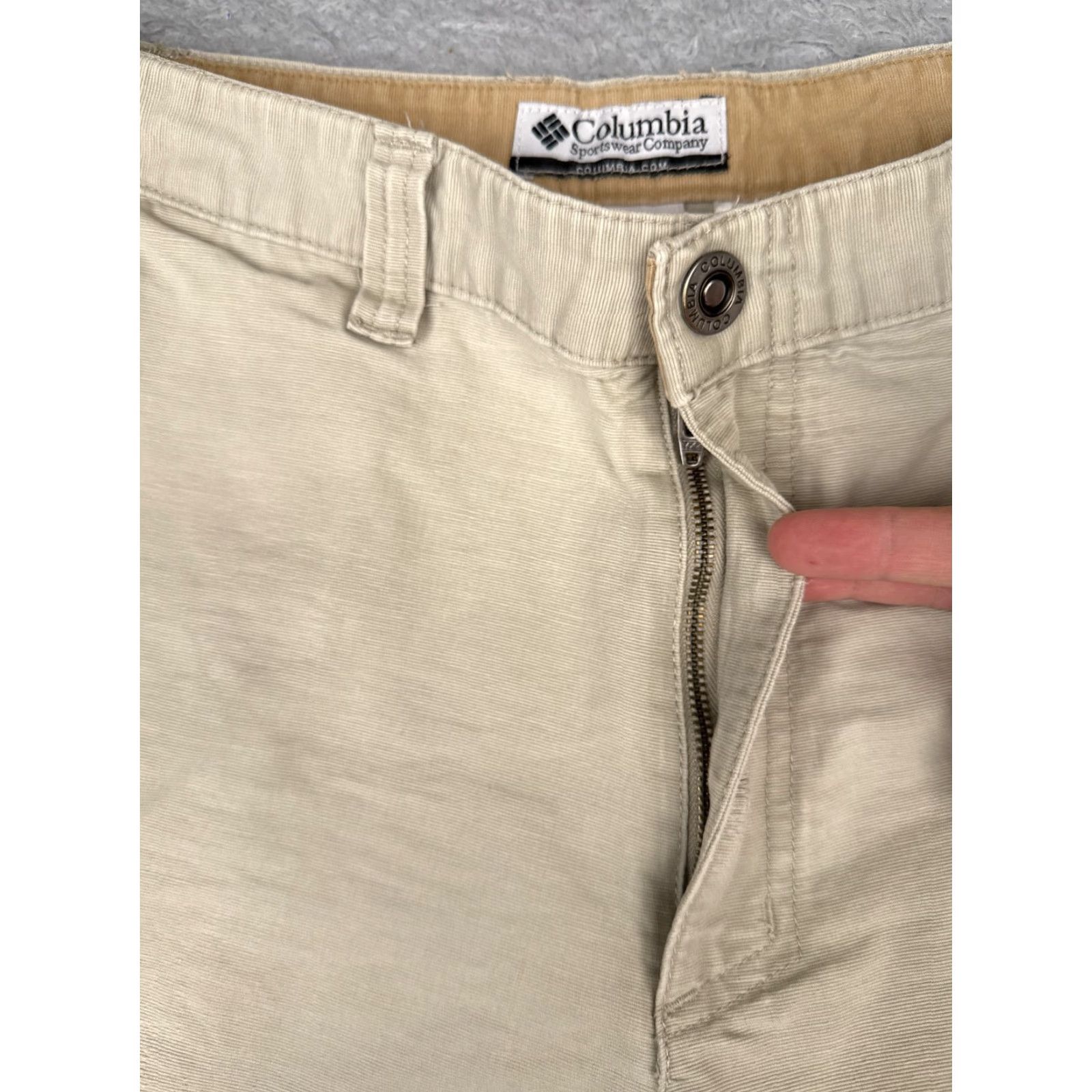 Vintage VINTAGE Columbia Shorts Mens 36 Beige Cargo Cotton 100% Reading? (Correction: avoid adding text). Size US 36 / EU 52 - 6 Thumbnail