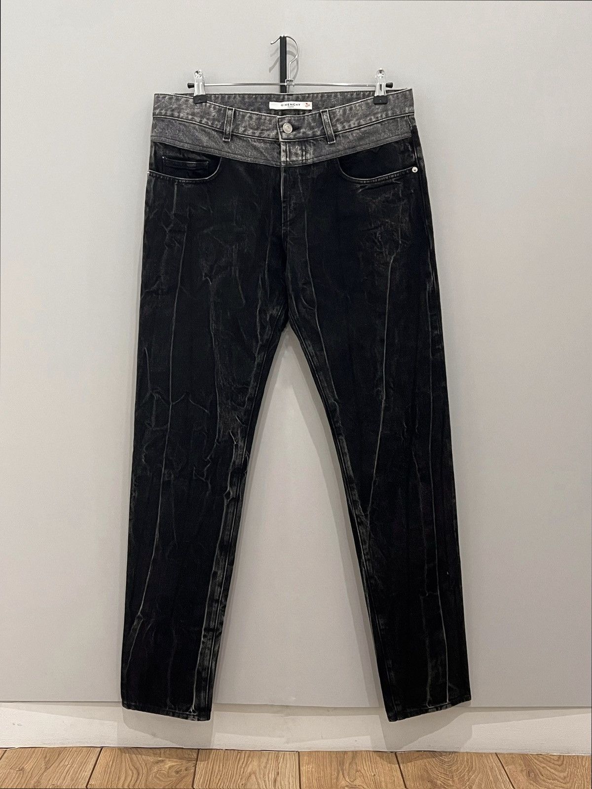 Givenchy Givenchy Jeans Lightning Rare Stone Wash Denim Size US 33 - 1 Thumbnail