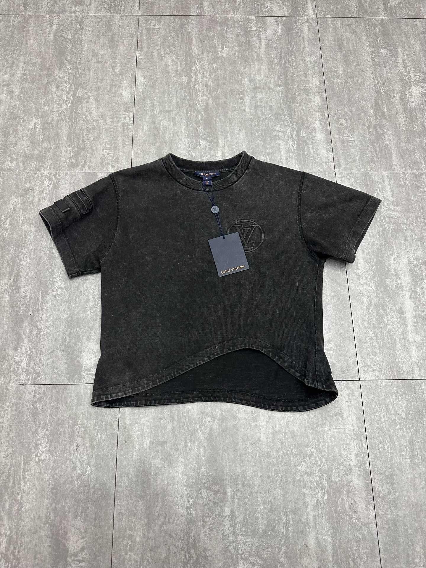 Louis Vuitton Louis Vuitton Distressed Black T-Shirt XS Women Size XS / US 0-2 / IT 36-38 - 1 Thumbnail