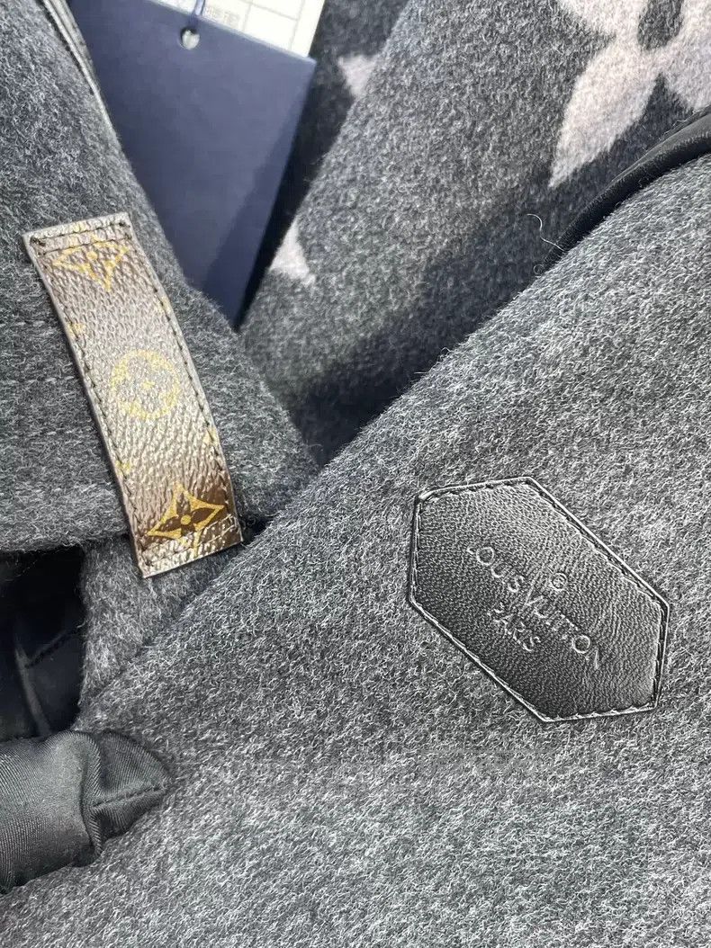 Louis Vuitton Louis Vuitton Grey presbyopic full print bathrobe coat Size XS / US 0-2 / IT 36-38 - 3 Thumbnail