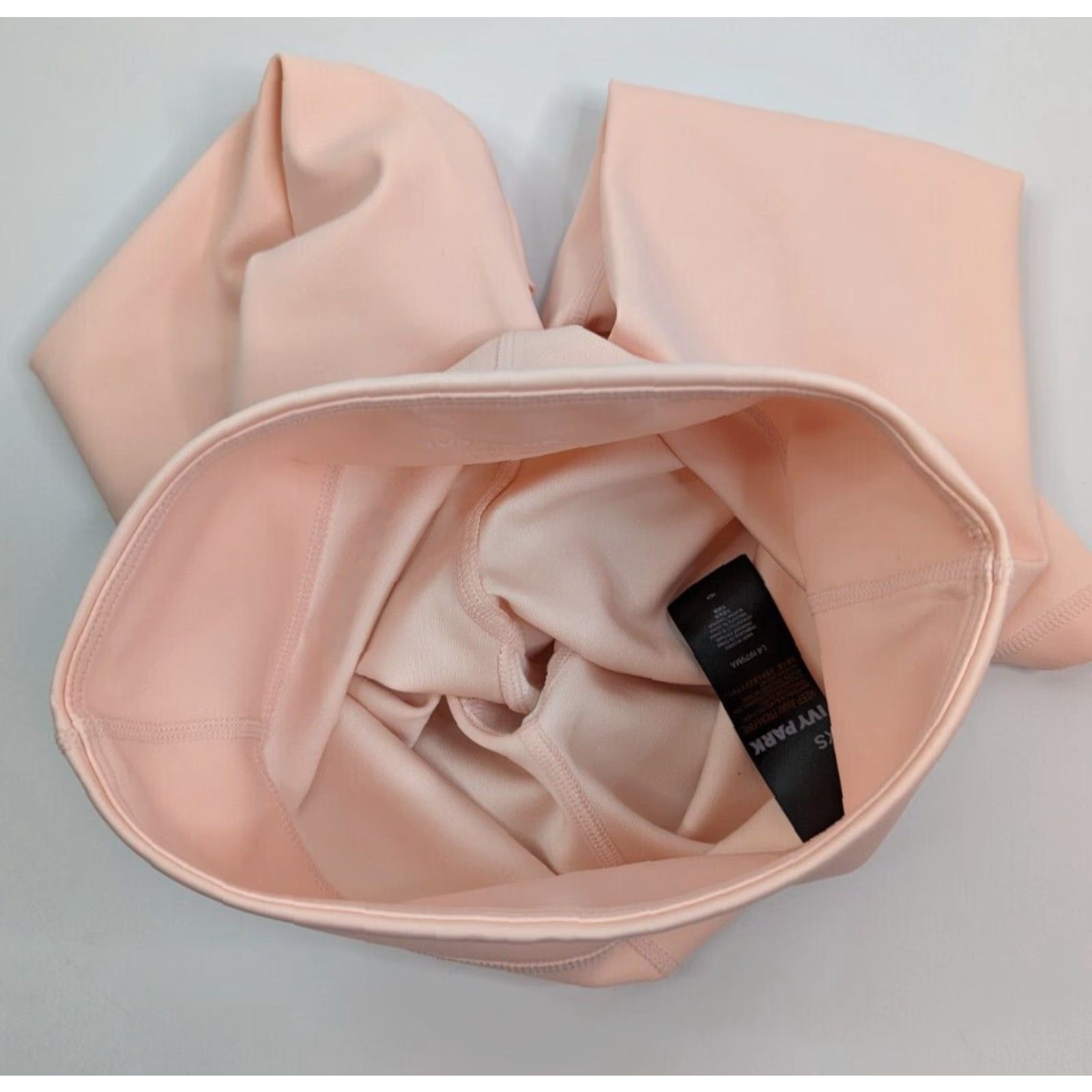 Ivy Park **IVY PARK Pink Yoga Leggings XS Capri** User: **IVY PARK Pink Capri Leggings XS** Size 26" / US 2 / IT 38 - 7 Thumbnail