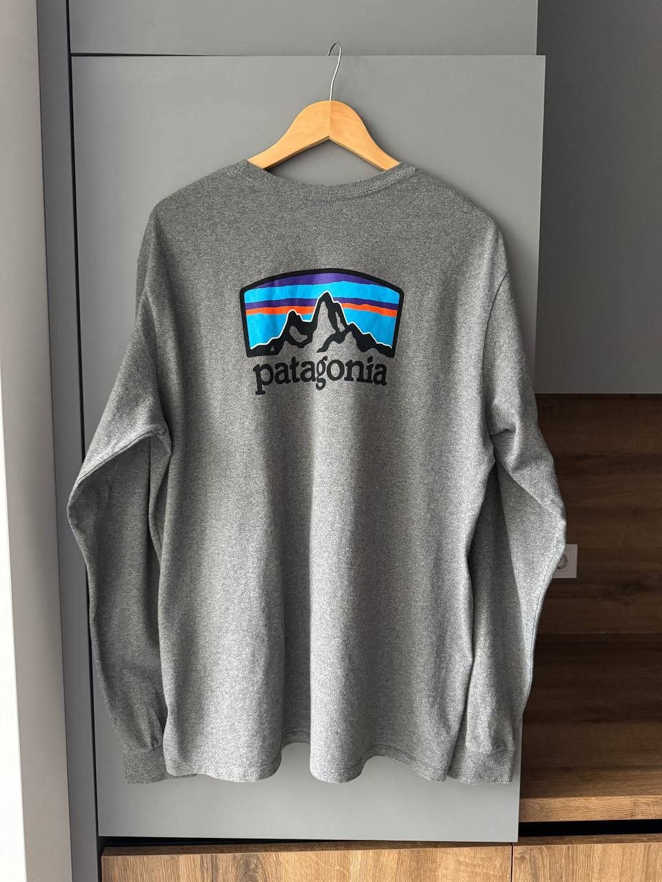 Patagonia Patagonia Long-Sleeve P-6 Logo Responsibili-Tee T Shirt Grey Size US L / EU 52-54 / 3 - 1 Thumbnail