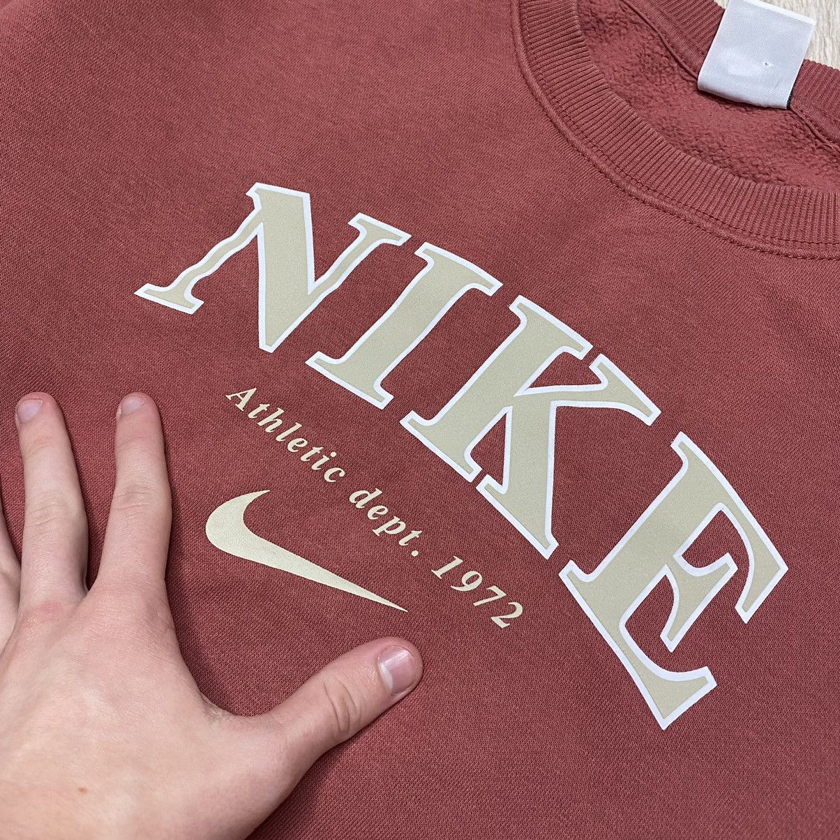Vintage Men’s Nike Big Logo centre swoosh oversized sweatshirt Size US S / EU 44-46 / 1 - 3 Thumbnail