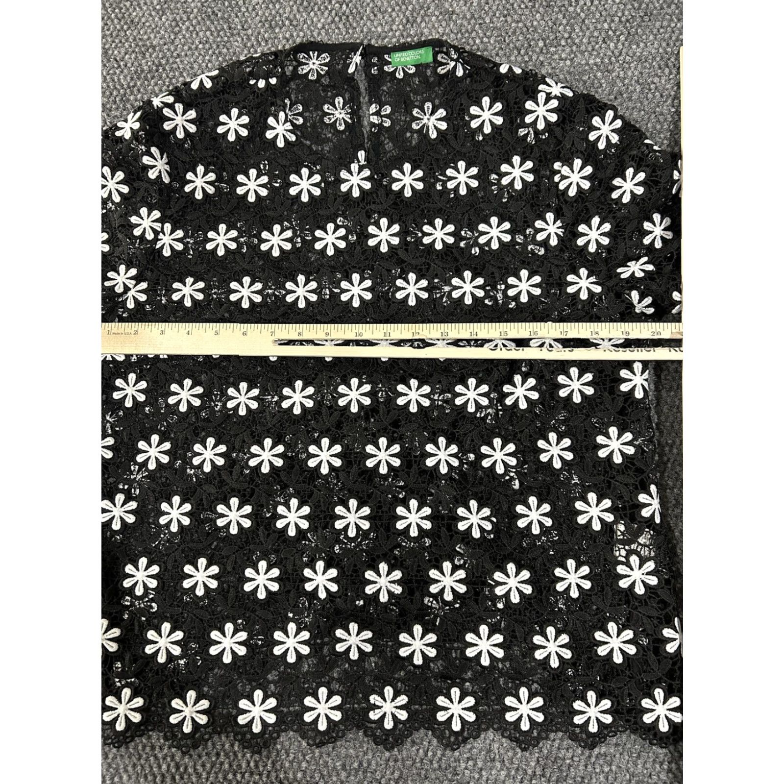 United Colors Of Benetton United Colors Of Benetton Shirt Womens Large Black Lace Floral Short Sleeve Top Size L / US 10 / IT 46 - 4 Thumbnail