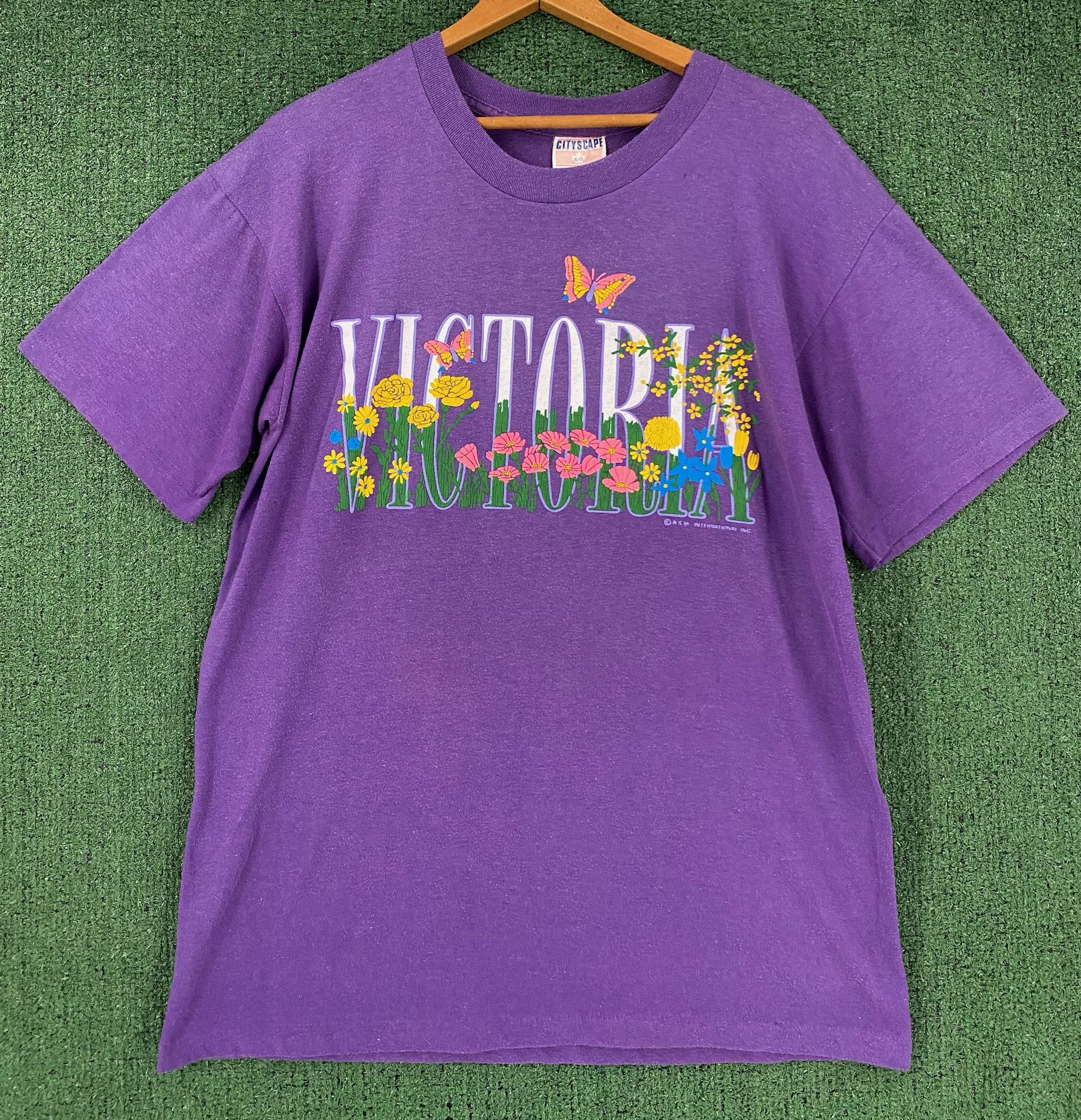 Vintage 80’s Victoria Canada Floral Butterflies Purple T-Shirt Large Size L / US 10 / IT 46 - 1 Thumbnail