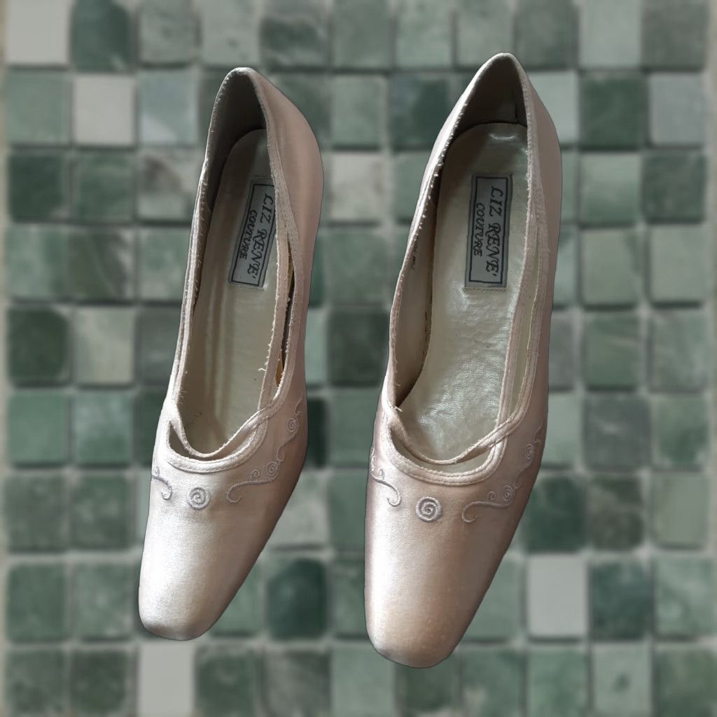 Vintage Rene Mancini Womens Dress Heels Pump Slip On 7.5 Leather Sole 3" High Beige Pattern Solid Almond Toe Womens Shoes Size M / US 6-8 / IT 42-44 - 1 Thumbnail