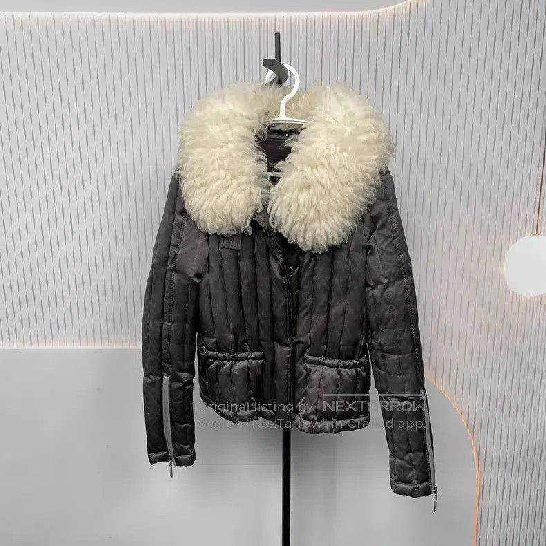 Louis Vuitton Louis Vuitton Black Grey Plush Collar Quilted Jacket Size XS / US 0-2 / IT 36-38 - 7 Thumbnail
