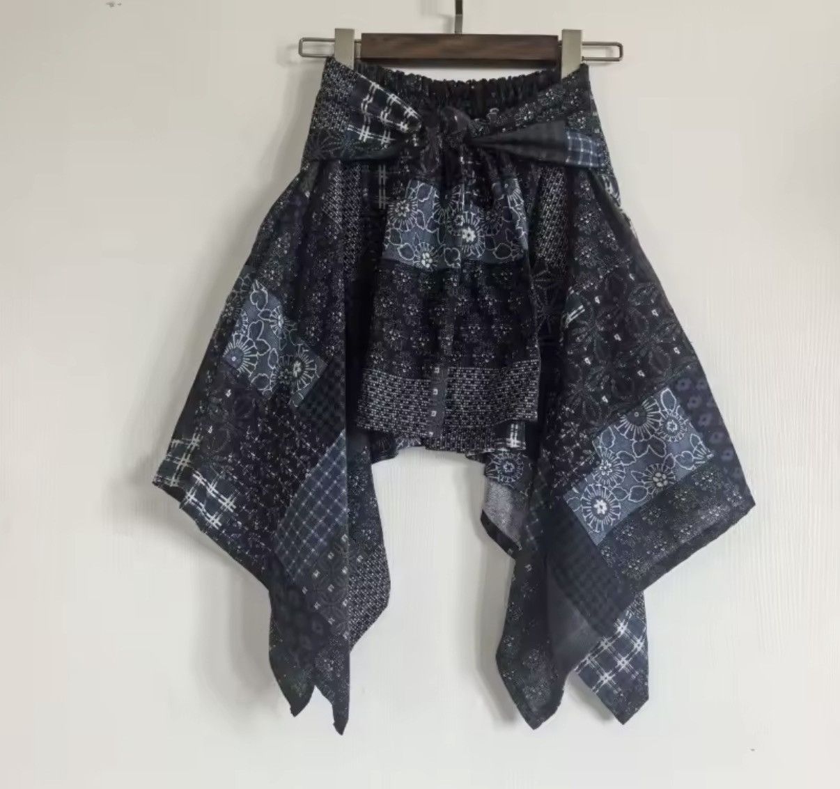 Vintage Y2K Retro Style Irregular Punk Mini Line Skirt Size 26" / US 2 / IT 38 - 1 Thumbnail