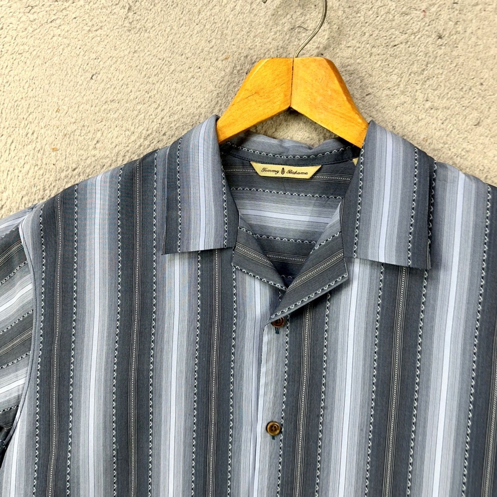Tommy Bahama Tommy Bahama Shirt Button Up Mens Medium Gray Striped Short Sleeve 100% Silk Size US M / EU 48-50 / 2 - 6 Thumbnail
