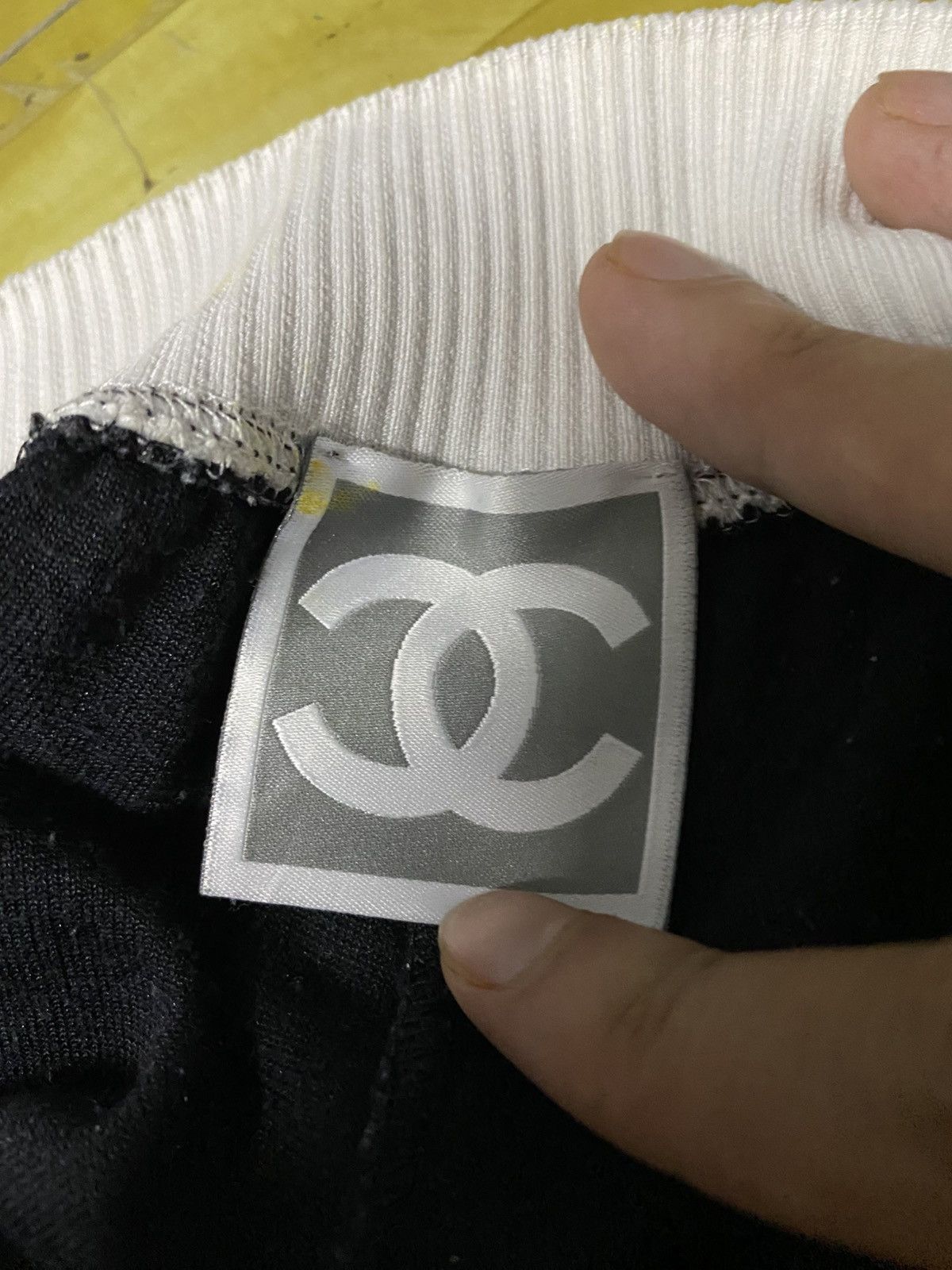 Chanel Chanel side track logo model B3383 sweatpants Size 33" - 6 Thumbnail