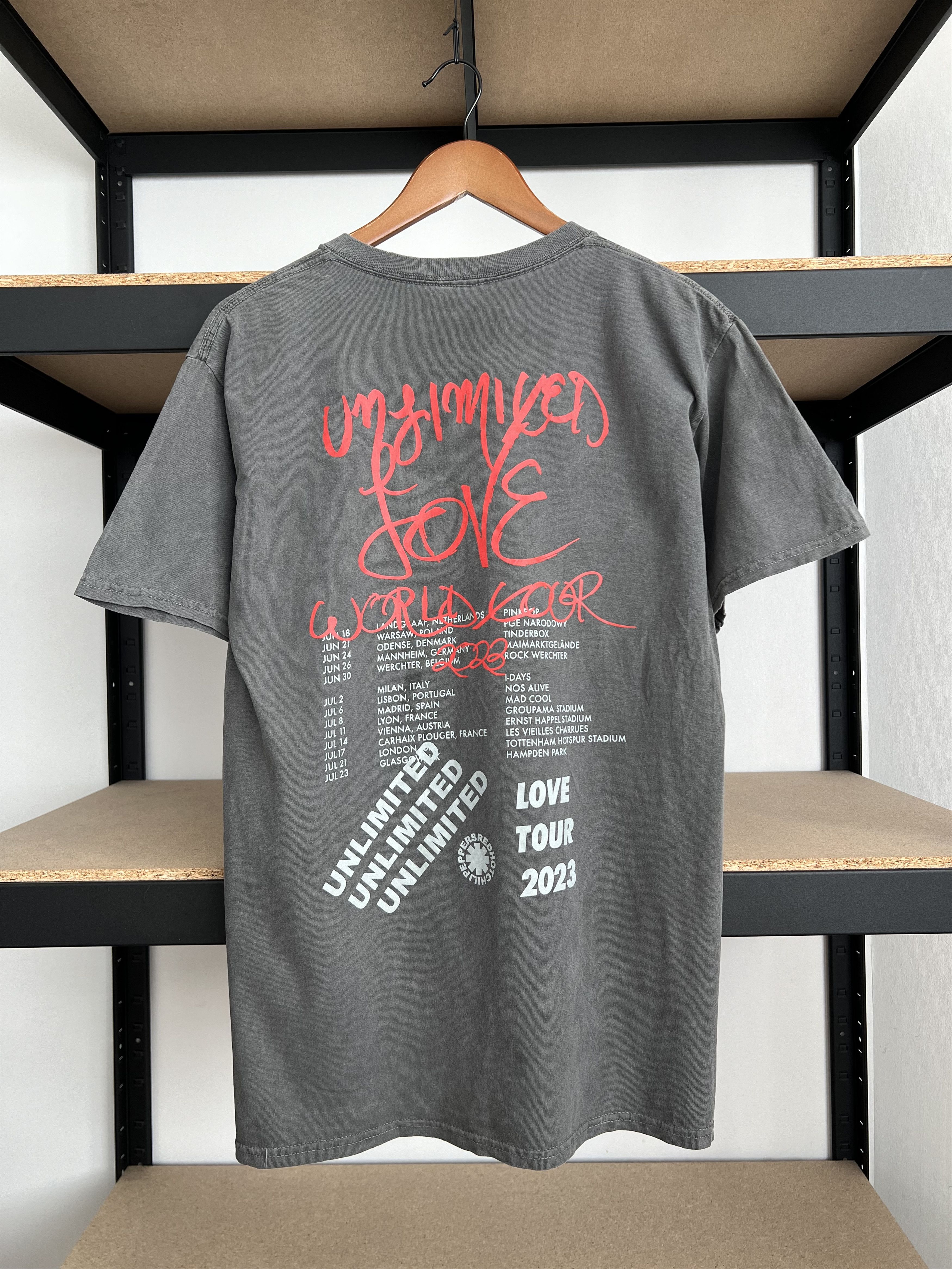 Band Tees Red Hot Chili Peppers Unlimited Love World Tour 2023 T-shirt Size US M / EU 48-50 / 2 - 2 Thumbnail