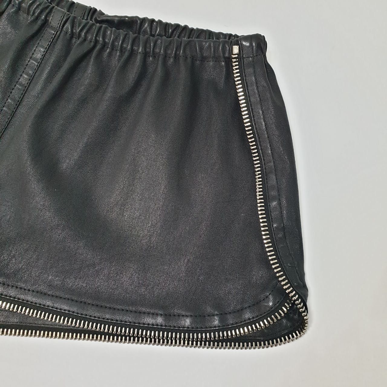 Fendi Fendi Black Leather Zip Trimmed Shorts Sz.44 Size 30" / US 8 / IT 44 - 4 Thumbnail