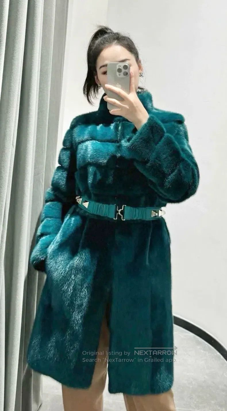 Fendi Fendi Medium-length fur coat, gorgeous peacock green Size XS / US 0-2 / IT 36-38 - 9 Thumbnail