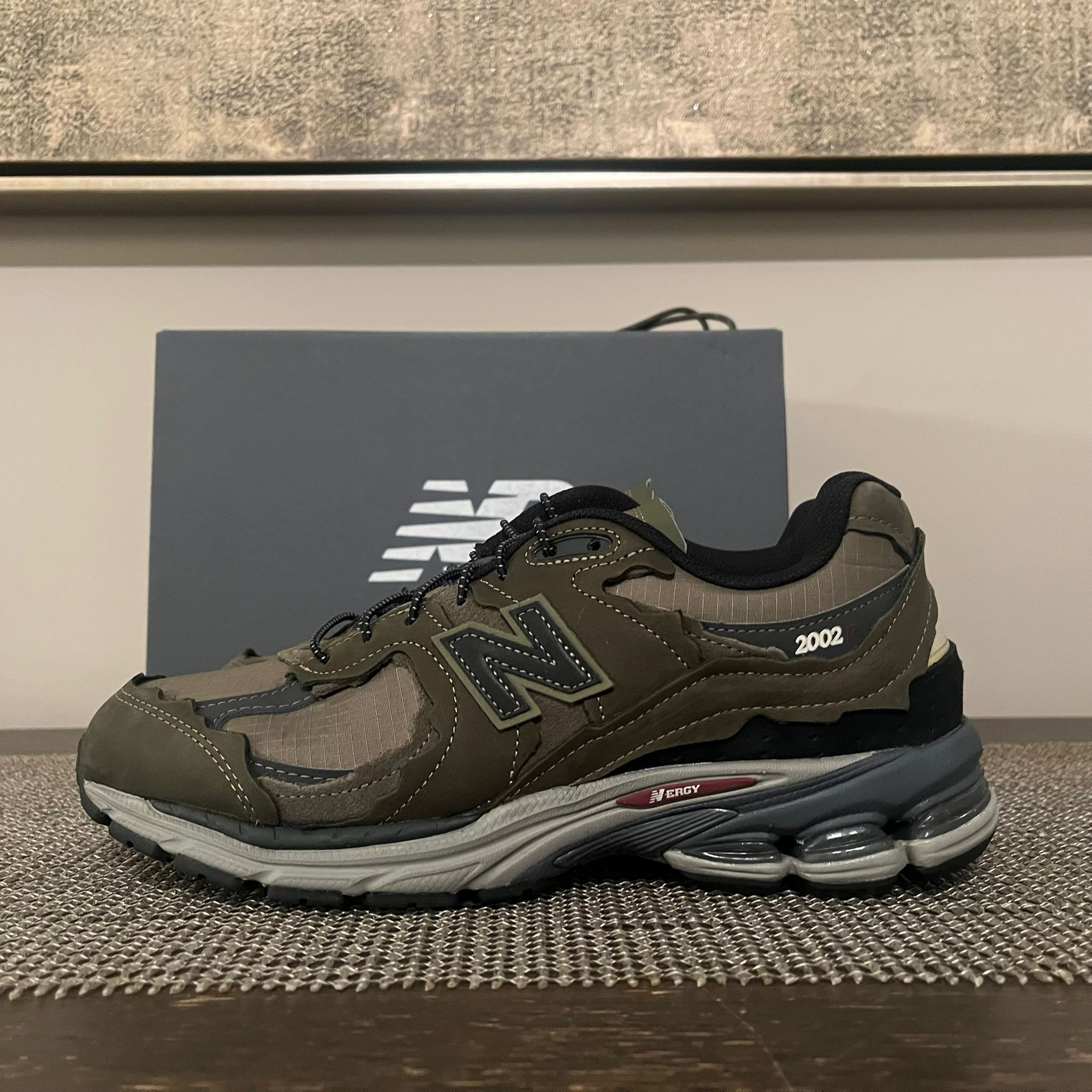 New Balance Q.2 2002 Protection Pack Sneakers in Khaki Green Size US 9.5 / EU 42-43 - 1 Thumbnail