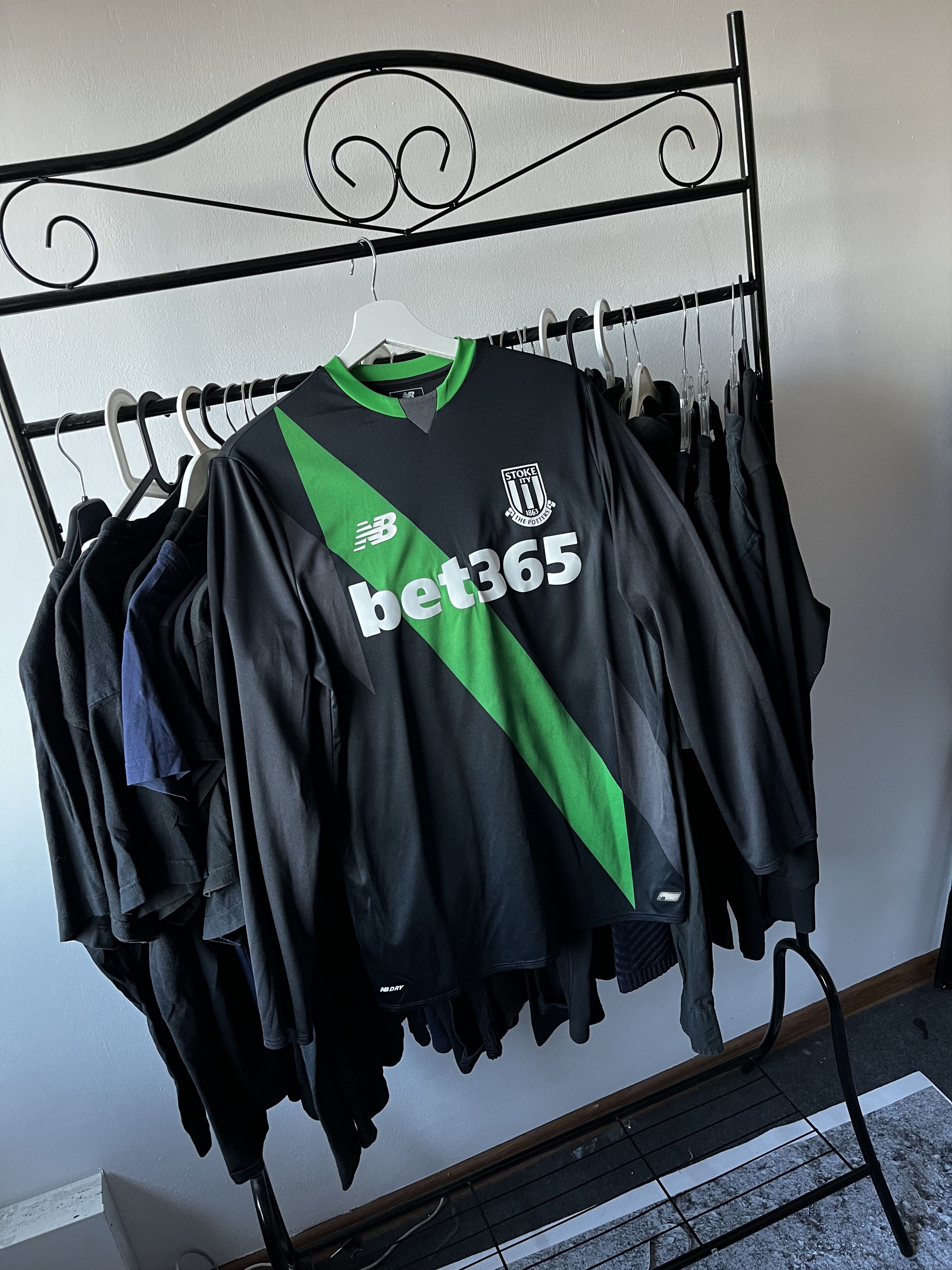 New Balance × Vintage 2015 2016 Stoke City Away Soccer Jersey longsleeve Size US S / EU 44-46 / 1 - 2 Thumbnail