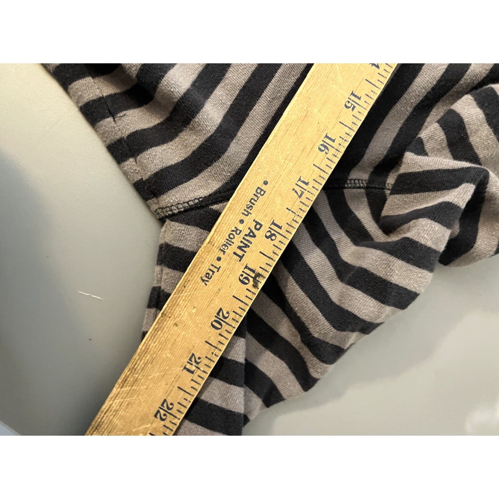 Calvin Klein VINTAGE Calvin Klein Men's Crew Neck Sweater Size M Knit Striped All Seasons Black Gray EUC Size US M / EU 48-50 / 2 - 5 Thumbnail