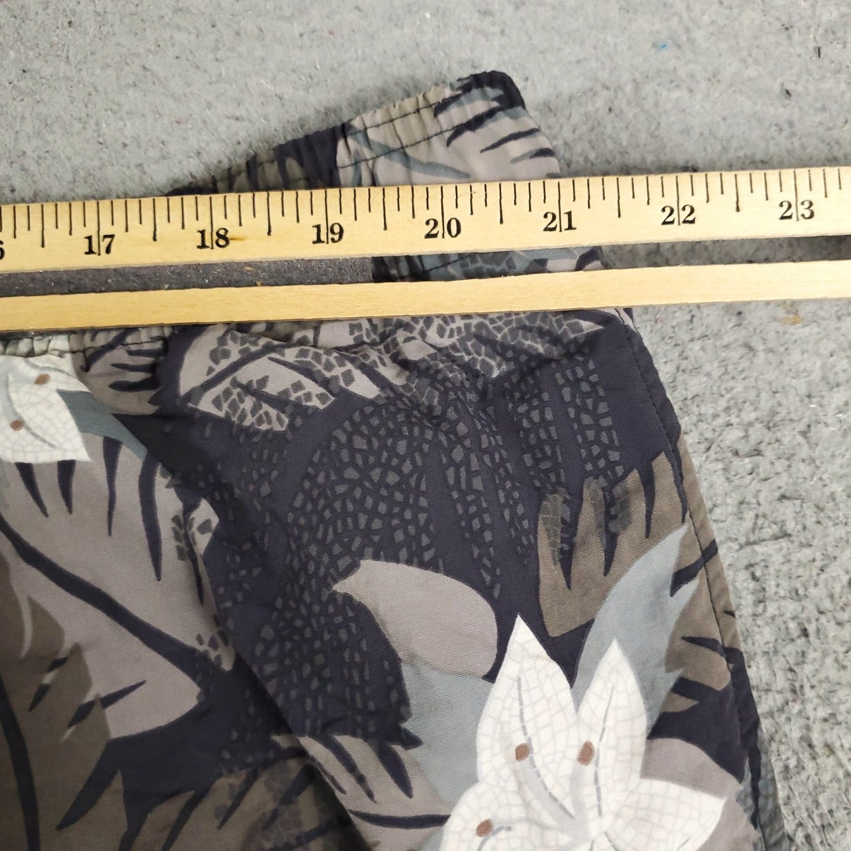 Tommy Bahama Tommy Bahama Shorts Mens Large Gray Tropical Beach Board Swim Trunks Size US 33 - 4 Thumbnail