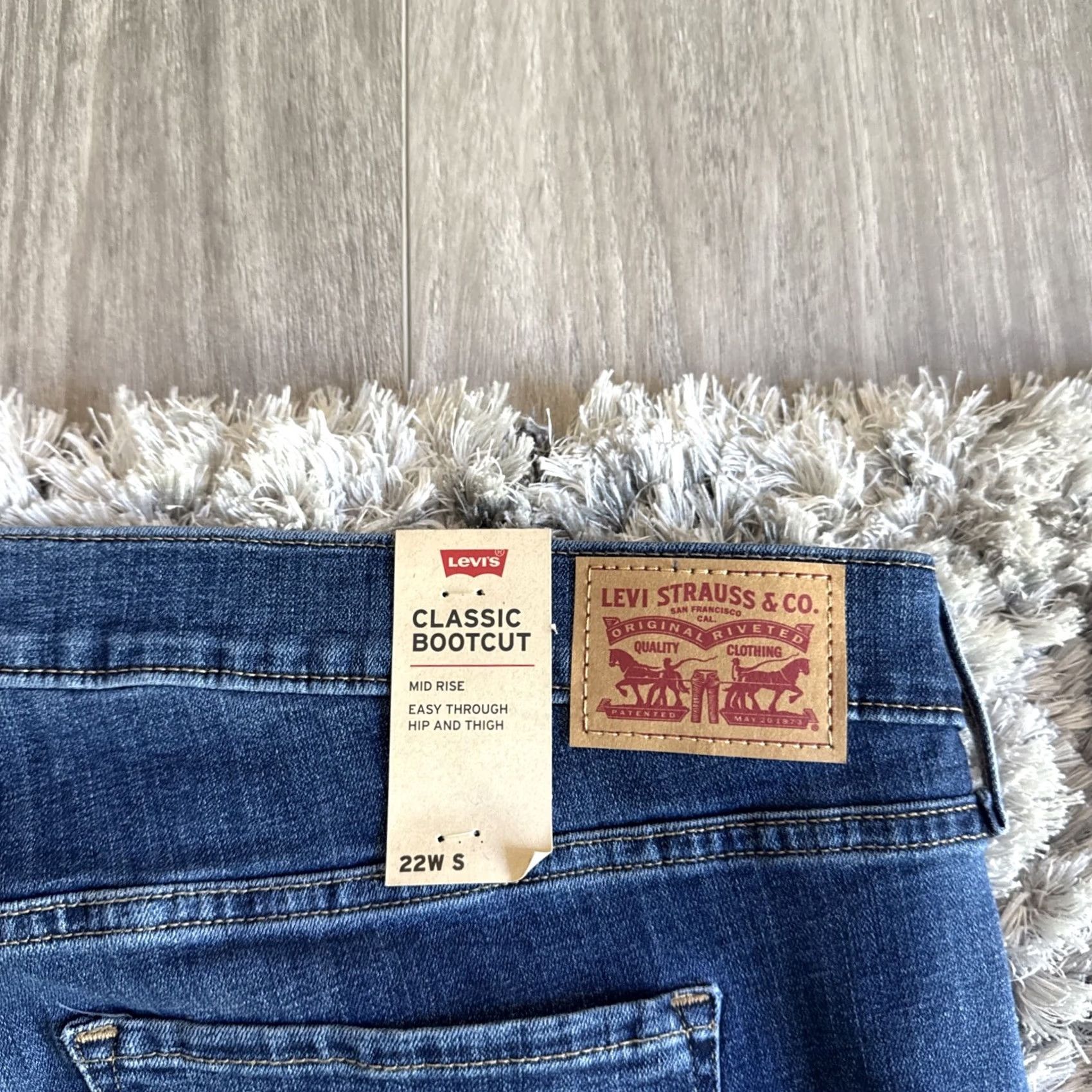 Levi's BNWT Levi’s Classic Bootcut Jeans Blue Denim Stretch Womens 22W 42x29 Regular Bootcut Womens Jeans Brand New with Tags Y2K Vintage Style 22W Womens Size 40" / US 18 - 3 Thumbnail