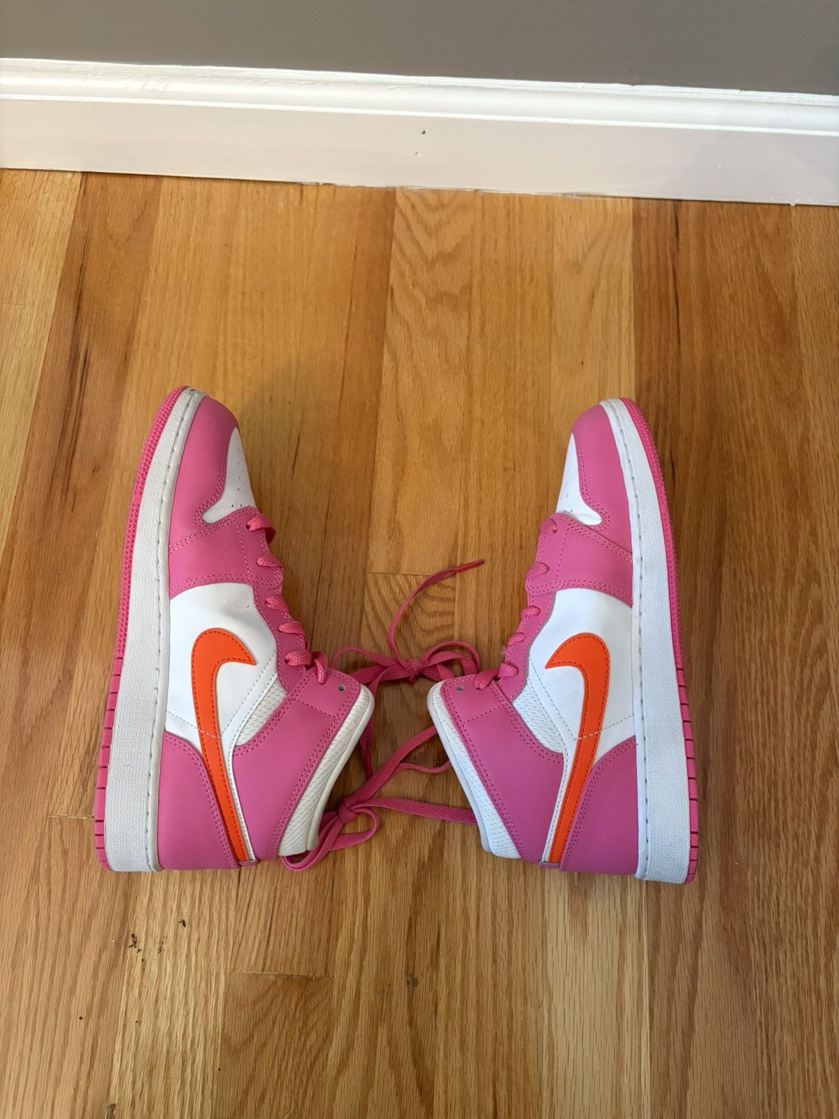 Nike Nike Air Jordan 1 Mid Pinksicle GS DX3240-681 Youth Size 6.5 Size US 6.5 / EU 39-40 - 7 Thumbnail