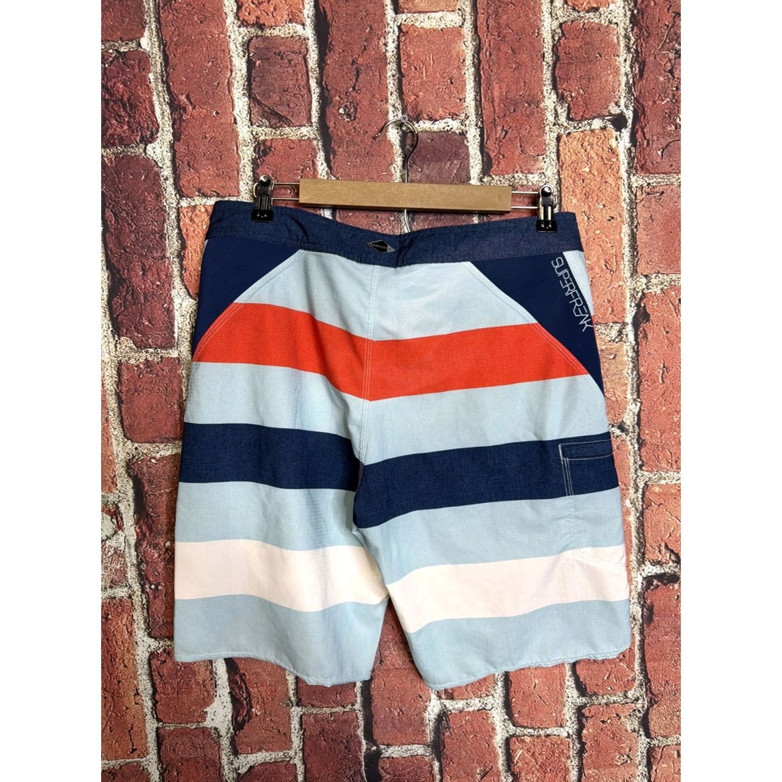 O'Neill O'Neill Mens Board Shorts Striped Blue Red 32 Pocket Zip EUC Surf Beach Comfort Lifeguard / Recreational / 32 Mens Beach Size US 32 / EU 48 - 3 Thumbnail