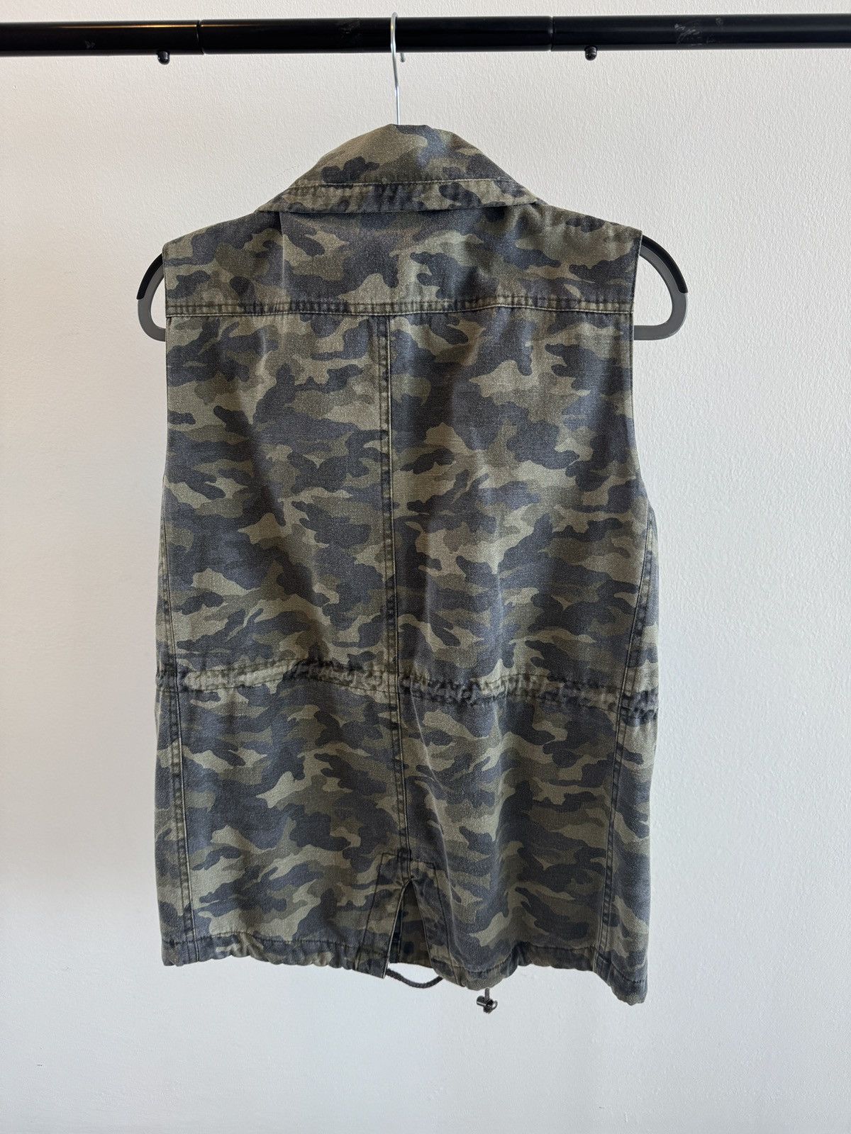 Velvet Velvet by Graham and Spencer Camo sleeveless jacket Size US S / EU 44-46 / 1 - 2 Thumbnail