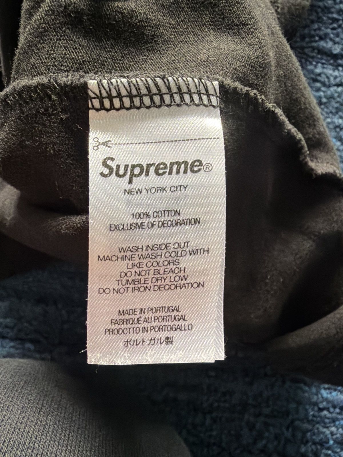 Supreme Supreme chenille crest t shirt Size US M / EU 48-50 / 2 - 2 Thumbnail