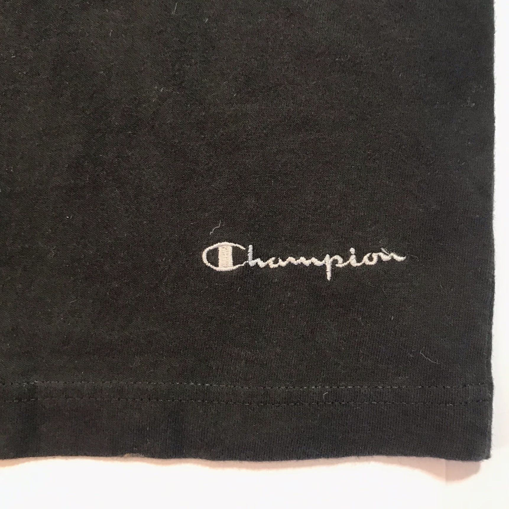 Champion VINTAGE Champion T-Shirt Mens V-Neck Short Sleeve Black XL Embroidered Spell Out Sports 90s Mens Size US XL / EU 56 / 4 - 4 Thumbnail