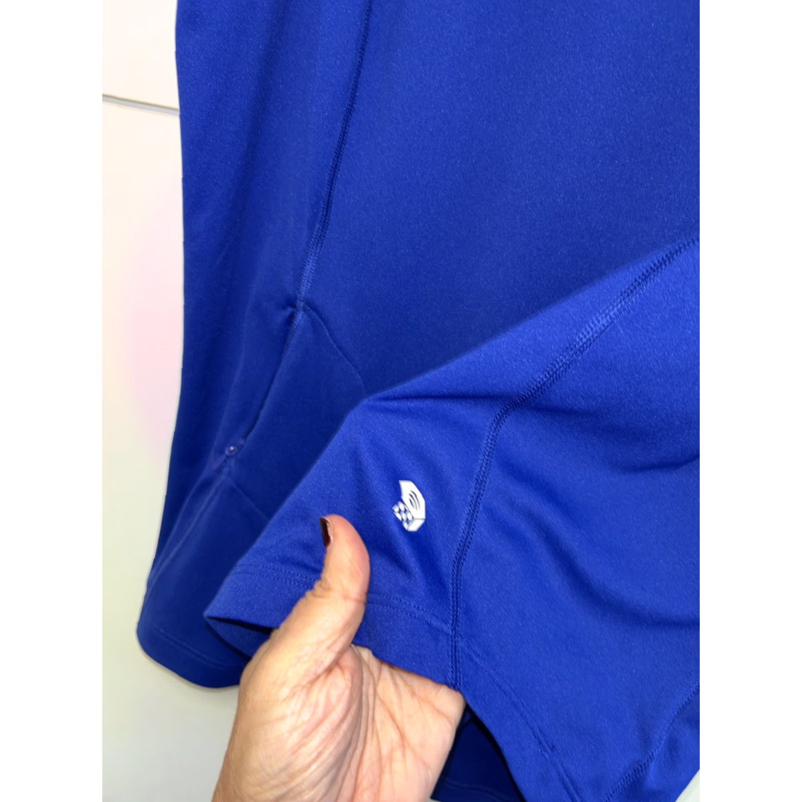 Mountain Hardwear VINTAGE not applicable, so: Mountain Hardwear River Gorge T-Shirt Women XL Blue Pocket Short Sleeve Zip Size 40" / US 18 - 6 Thumbnail
