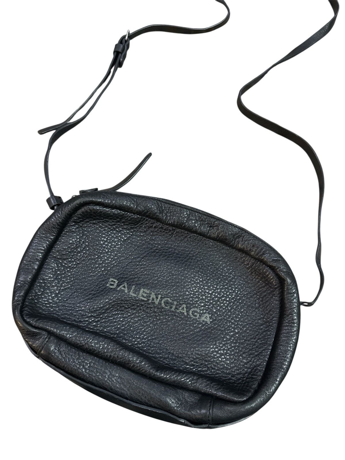 Balenciaga Balenciaga everyday camera bag fully leather sling Size ONE SIZE - 2 Thumbnail