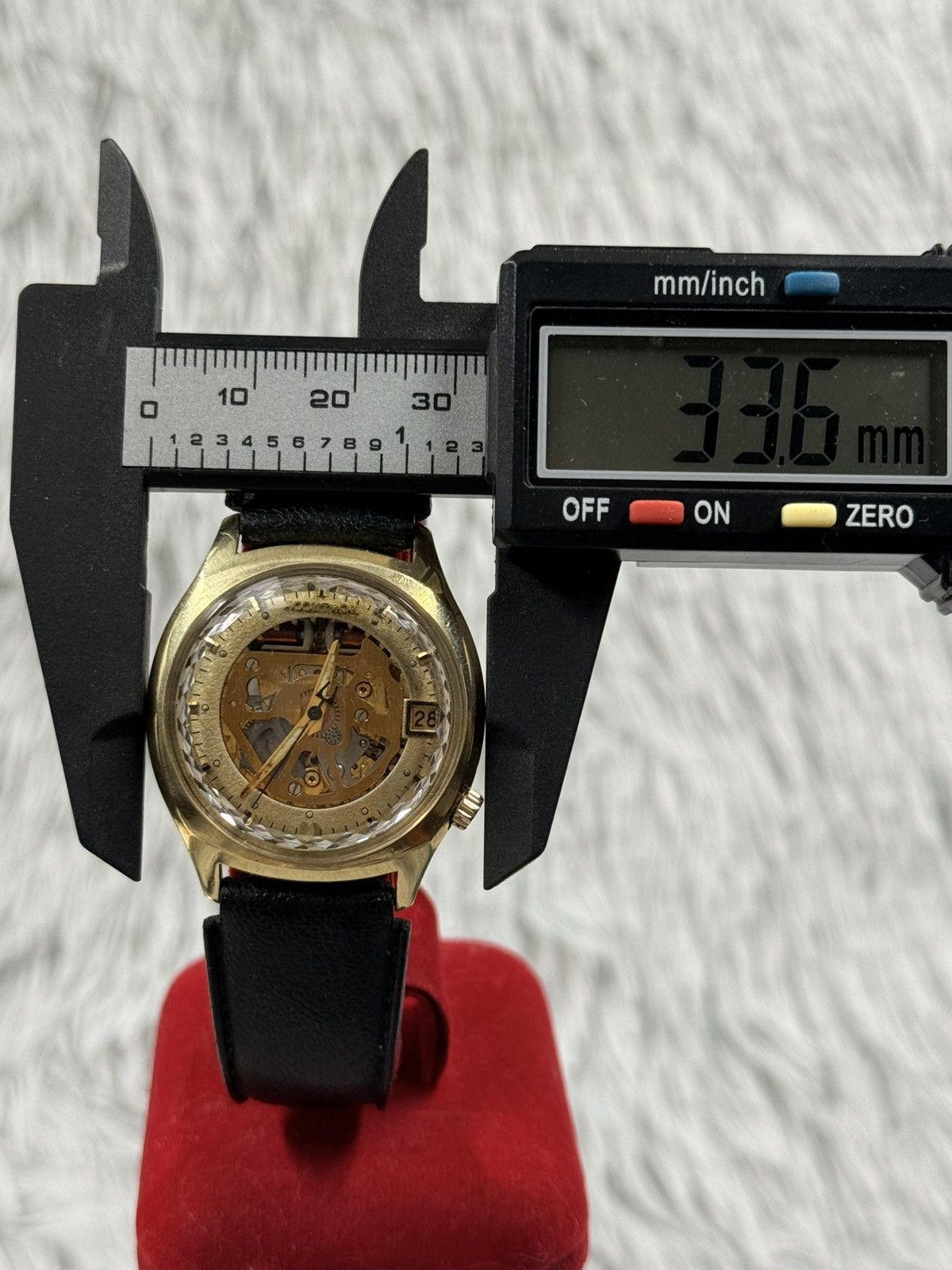Bulova Vintage BULOVA Accutron Skeleton Turning Folk Quartz Watch. Size ONE SIZE - 5 Thumbnail