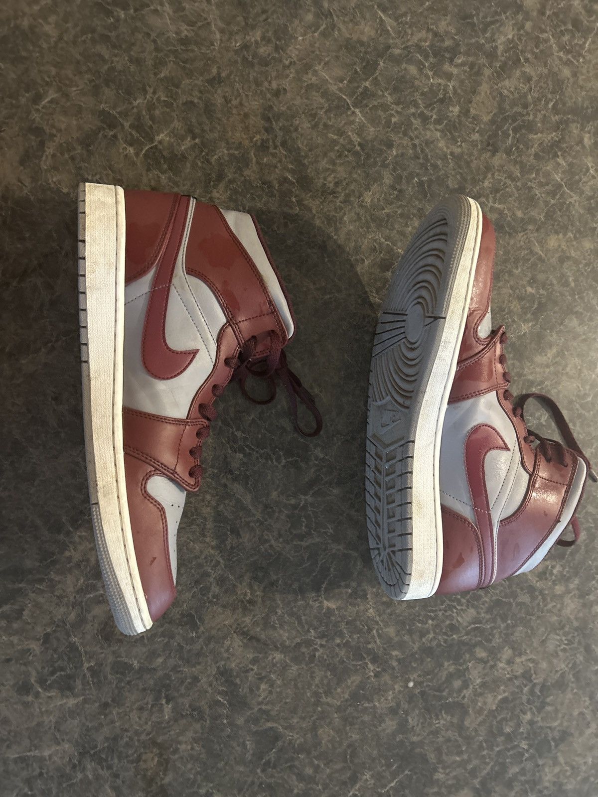 Jordan Brand × Nike Nike Air Jordan 1 Burgundy and Grey Size US 13 / EU 46 - 2 Thumbnail