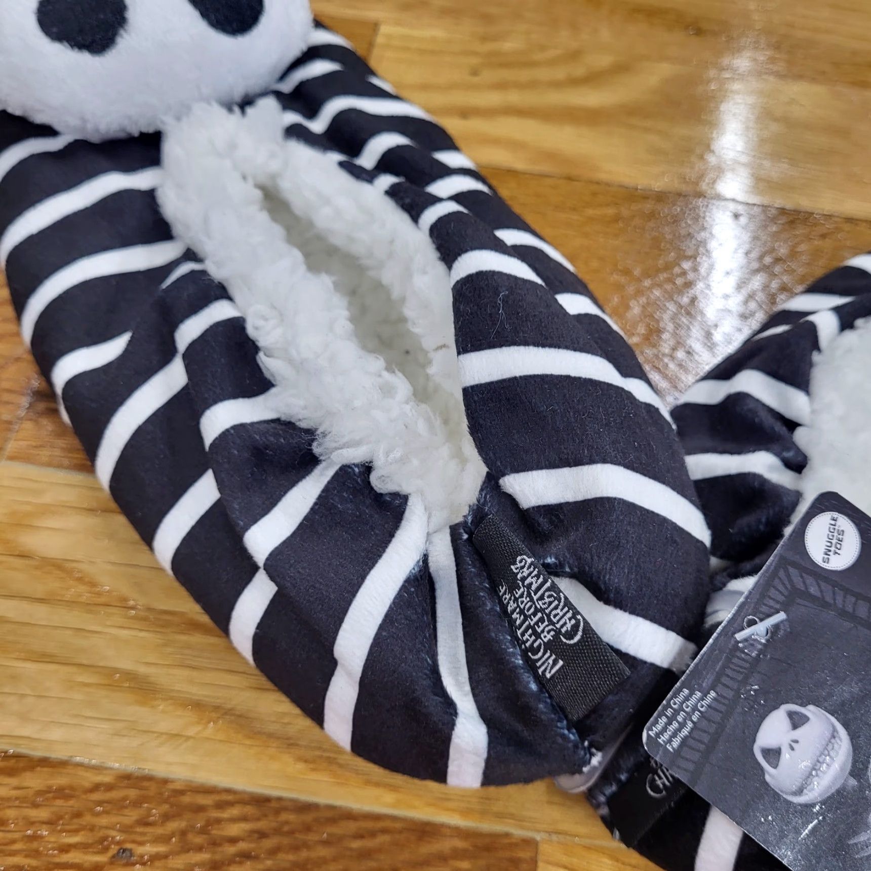 Disney VINTAGE? No — NWT Women's The Nightmare Before Christmas Fleece Slipper Socks w/Grippers S/M Disney Slipper Socks Men? Size S / US 4 / IT 40 - 7 Thumbnail