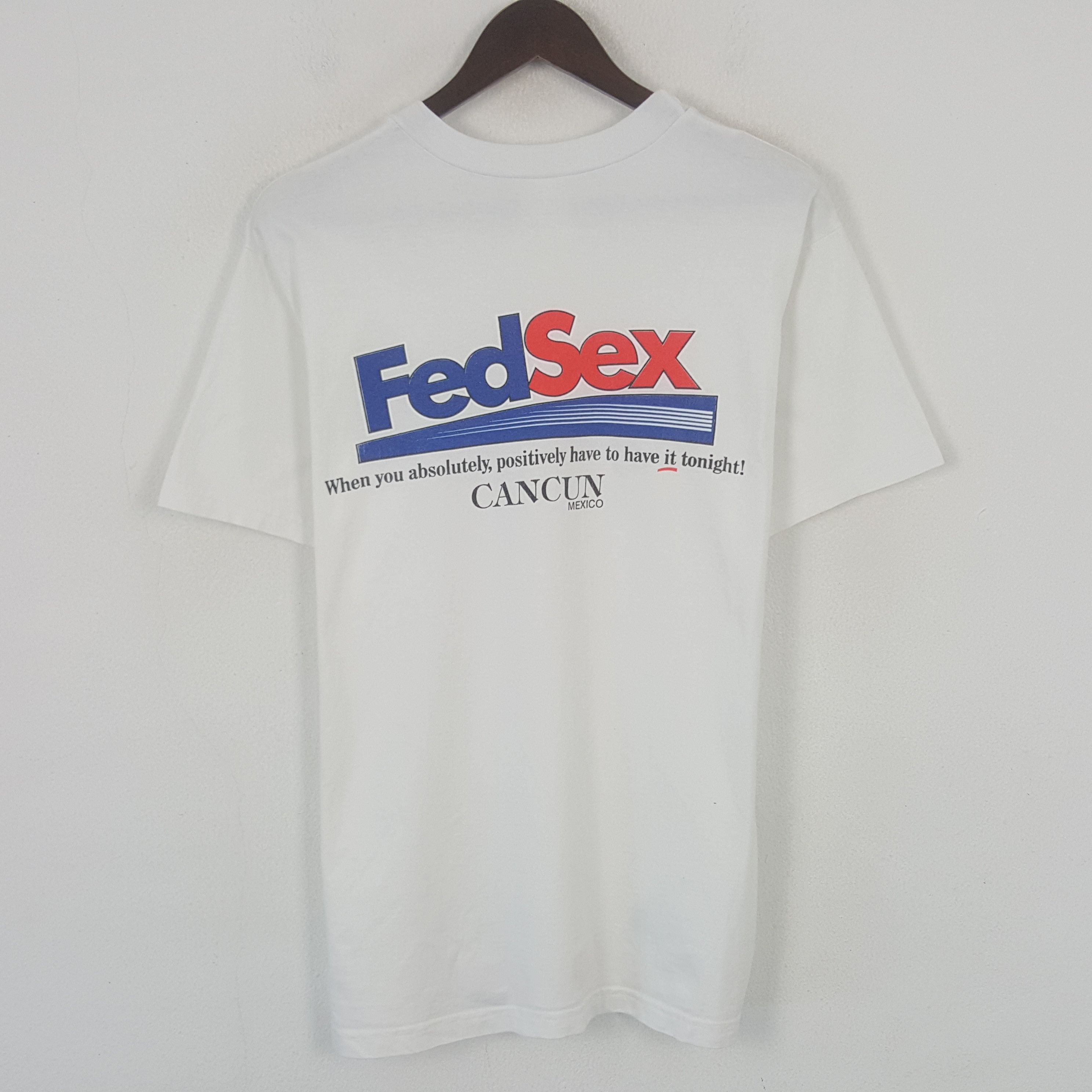 Other Vintage FedSex Cancun Mexico Tshirt Size US L / EU 52-54 / 3 - 1 Thumbnail