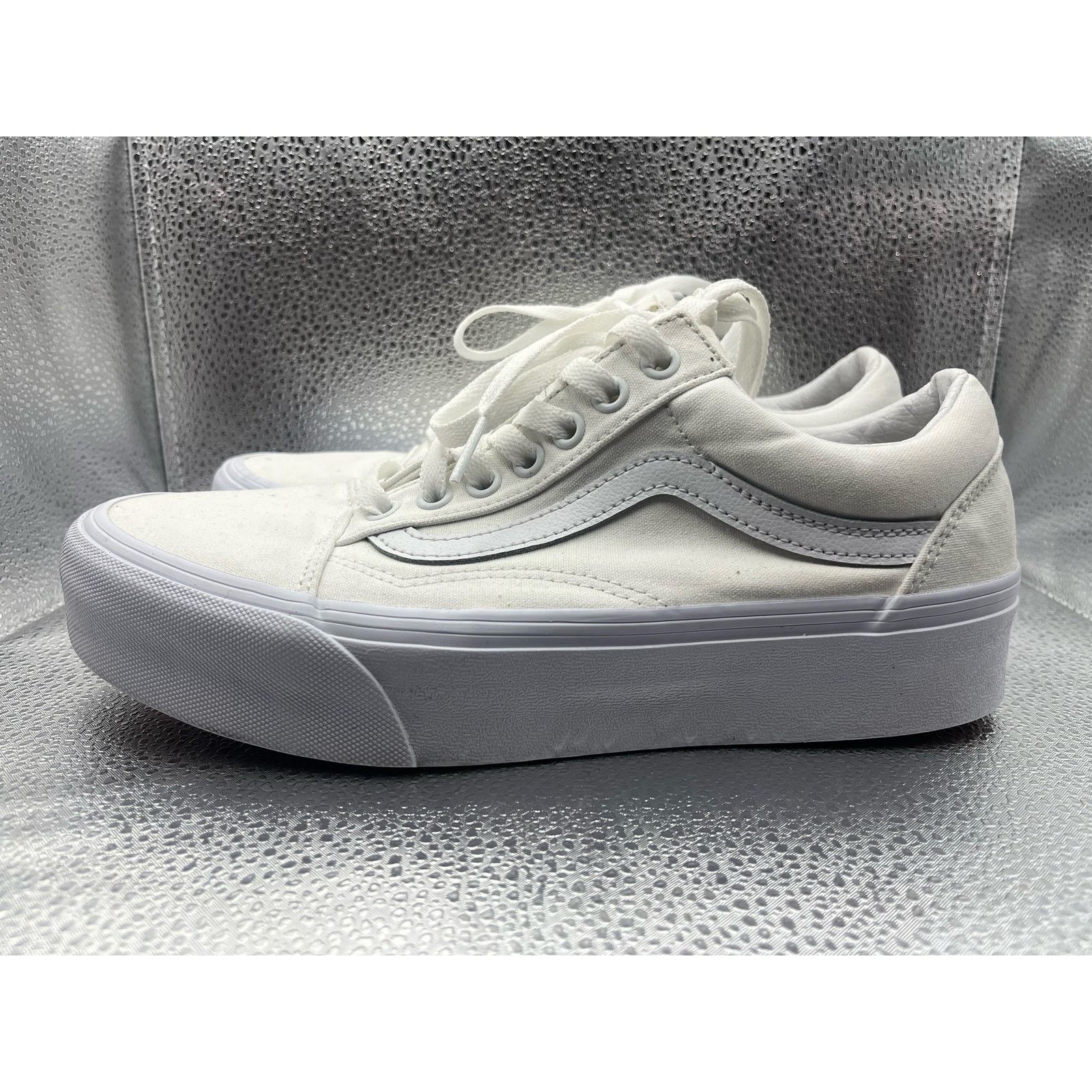Vans Vans Adult Unisex Old Skool Skate Shoes True White USED Size US 7.5 / EU 40-41 - 2 Thumbnail