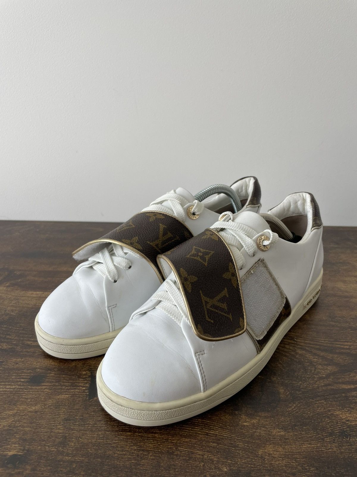 Louis Vuitton Louis Vuitton White Monogram Frontrow Sneakers Size US 8 / IT 38 - 4 Thumbnail