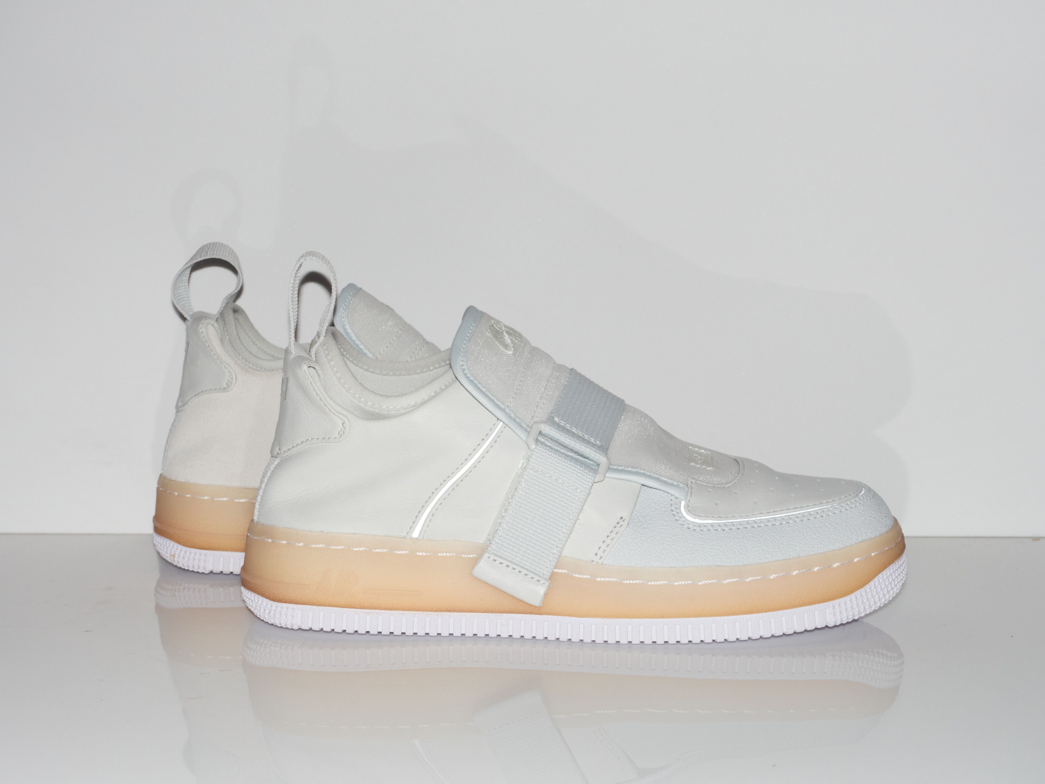 Nike Wmns Nike Air Force 1 Explorer XX Sz 7 AO1524-100 Size US 7 / IT 37 - 2 Thumbnail