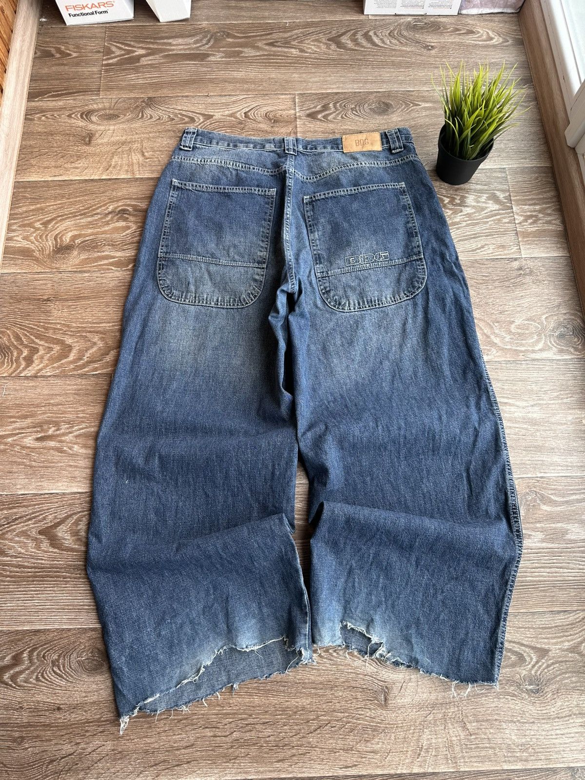 Bdg 🔥 BDG Rare Distressed Wide Baggy Denim Jeans Pants Y2K Blue Size US 34 / EU 50 - 2 Thumbnail