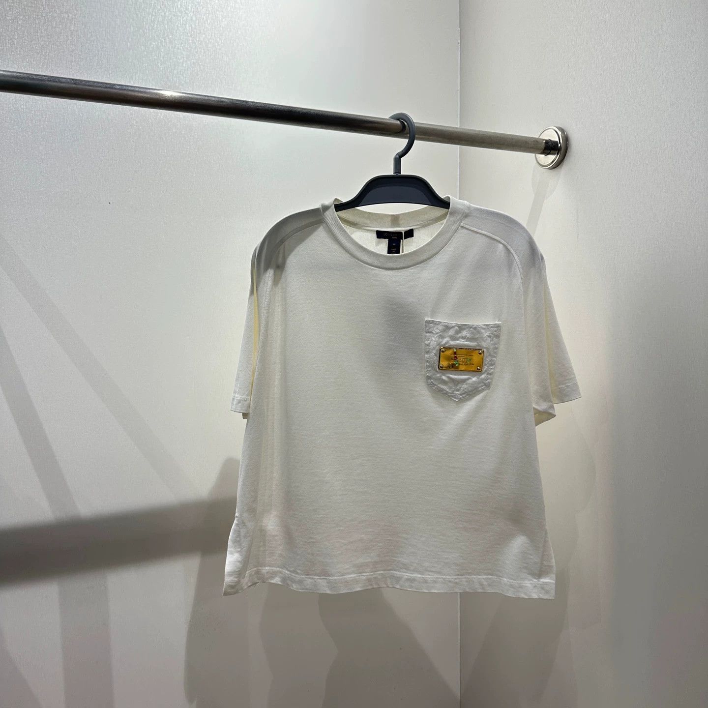 Louis Vuitton LV Gold Logo Monogram Pocket Short Sleeve M Cotton Size M / US 6-8 / IT 42-44 - 1 Thumbnail