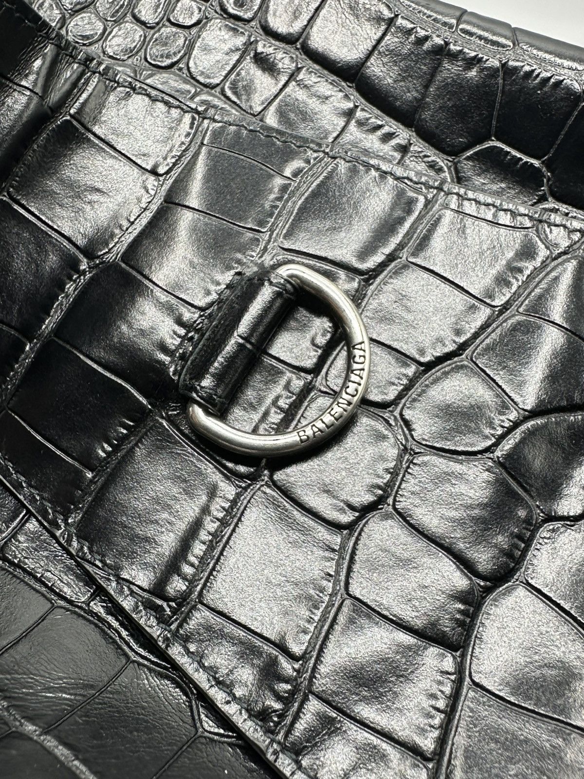 Balenciaga Balenciaga Black Croc Embossed Big Superbusy Sling Bag Size ONE SIZE - 12 Thumbnail