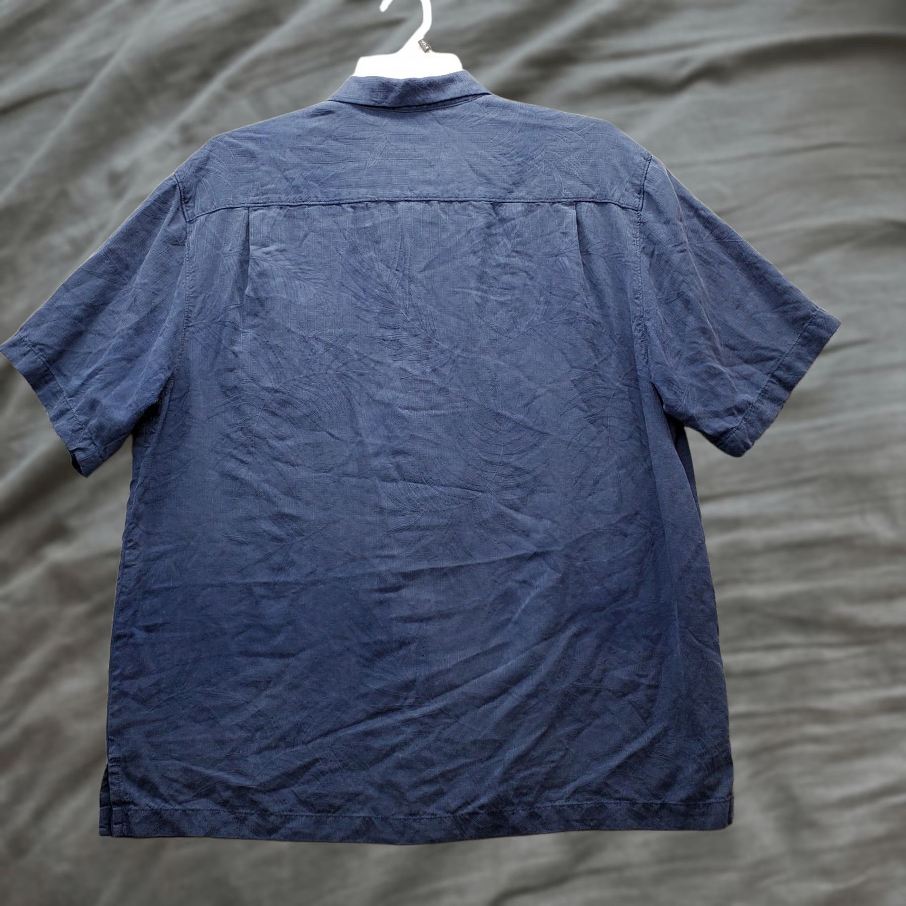 Tommy Bahama VINTAGE Tommy Bahama Navy Silk Embossed Palm Leaf Hawaiian Shirt Mens XL Button-Up Short Sleeve Collared Casual Travel Size US XL / EU 56 / 4 - 1 Thumbnail