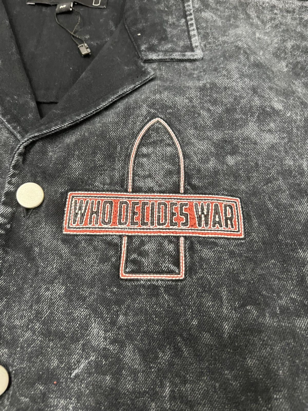 Who Decides War Recycle motif who decides war work shirt Size US M / EU 48-50 / 2 - 2 Thumbnail
