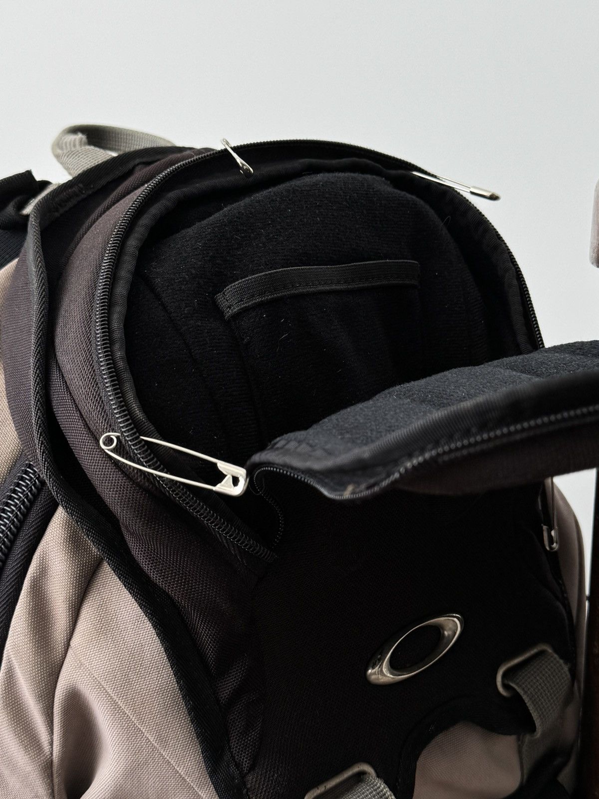 Oakley Vintage 00s Oakley Tactical Icon Faded Backpack Size ONE SIZE - 5 Thumbnail