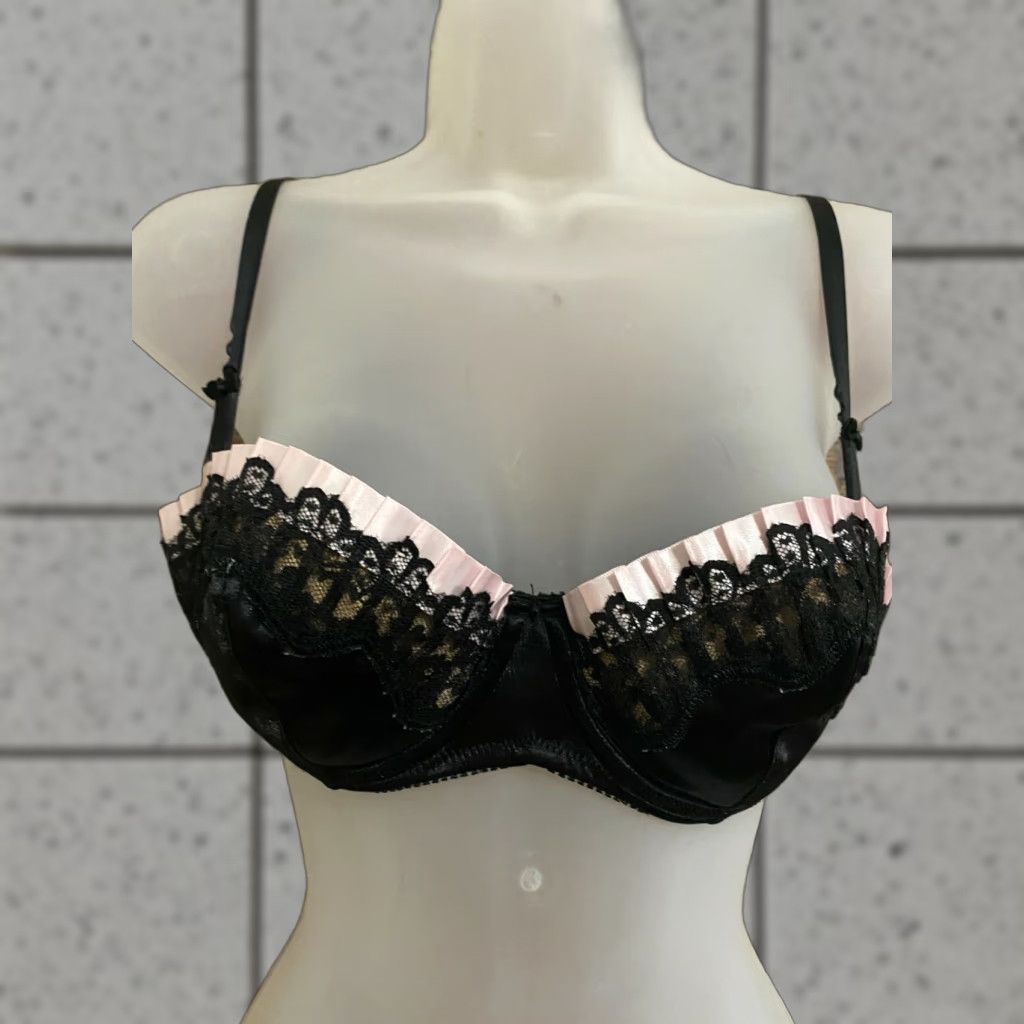Victoria's Secret Victoria's Secret Black Lace AND FRILLS Underwire 34C BRA Size ONE SIZE - 1 Thumbnail